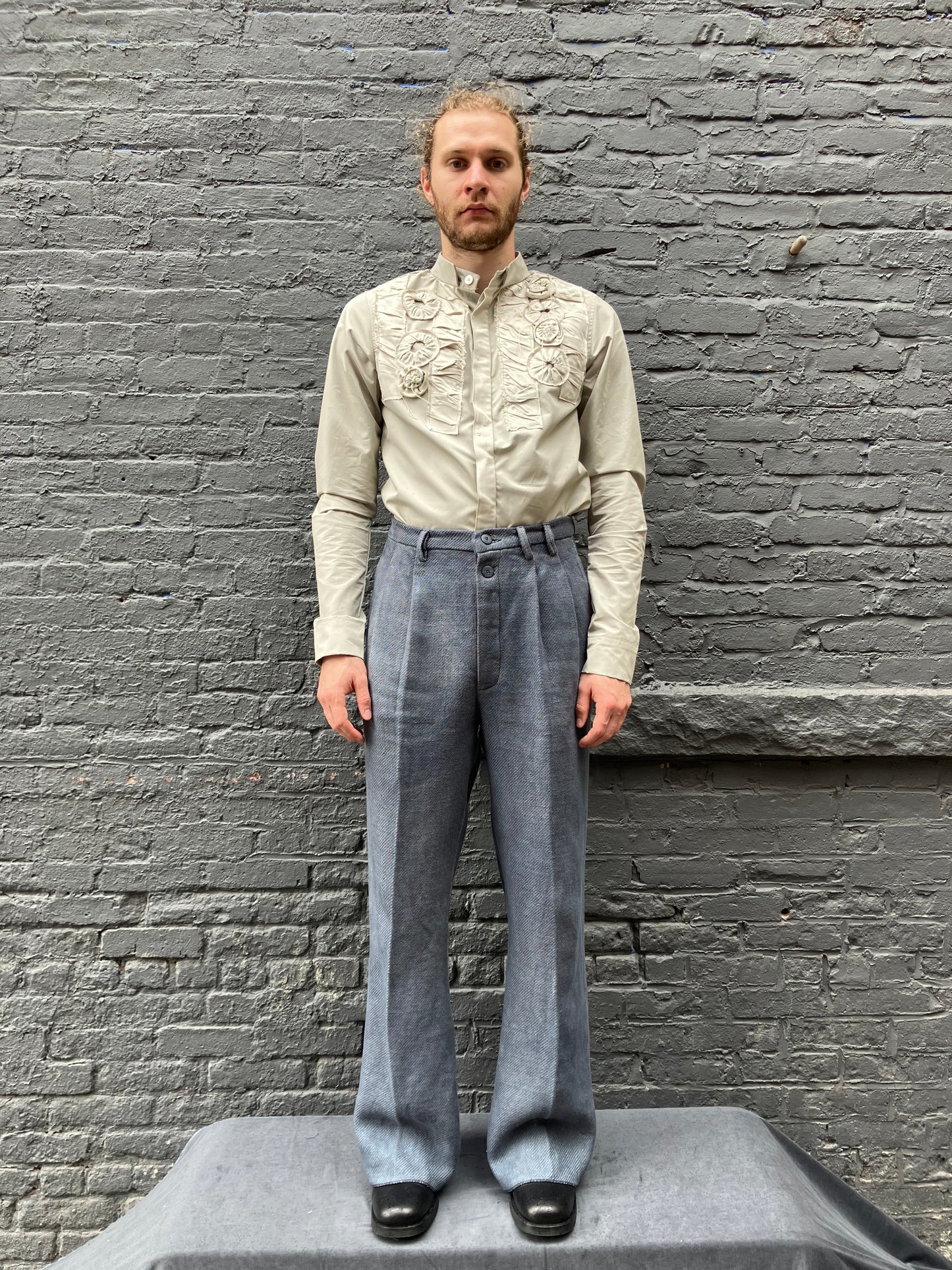 FW23 || ROMANTIC FRONT ROSES DRESS SHIRT || 100% COTTON - BEIGE