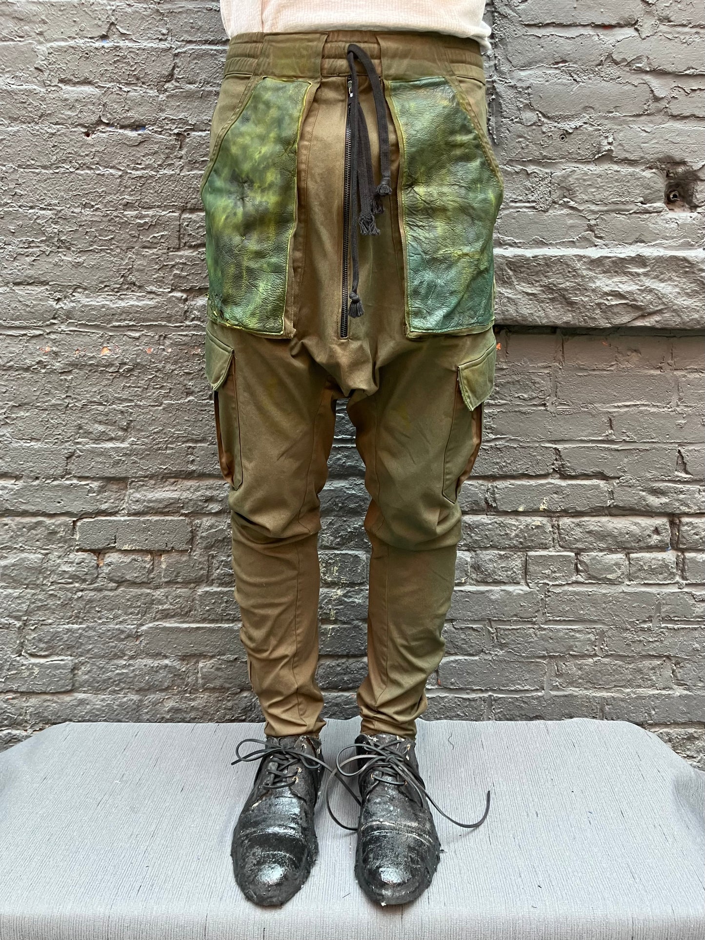 FW23 || INSERT ZIPPER / MOONSTAR LEATHER || STRETCH COTTON PANTS - COMBAT GREEN
