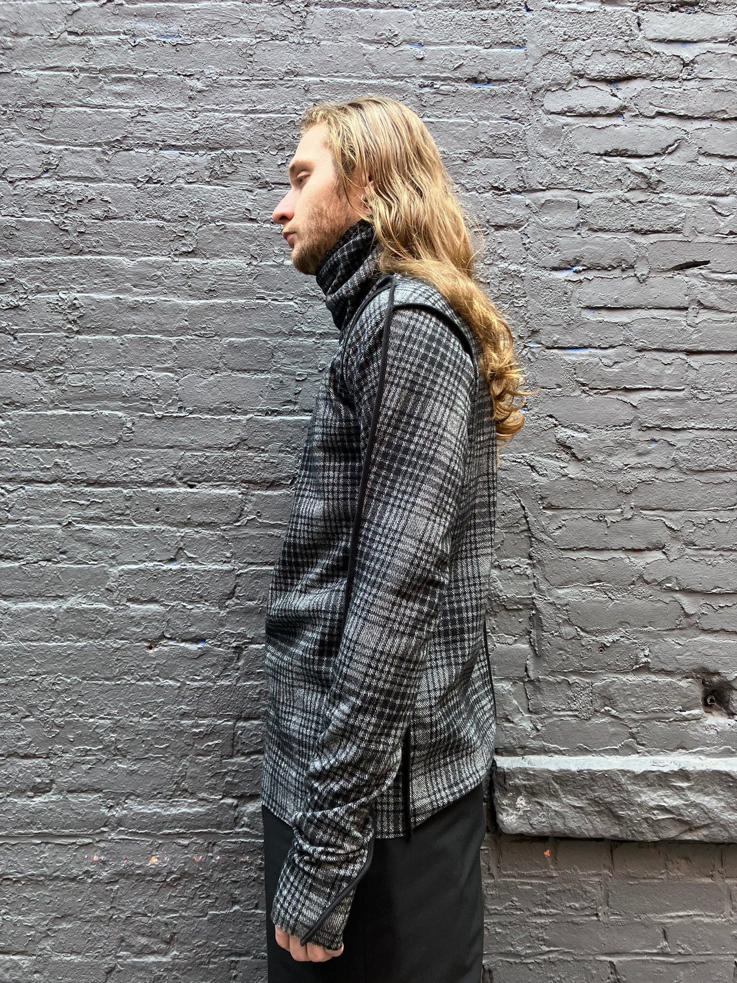 FW23 || HIGH NECK REVERSIBLE FAULTED SHOULDER TOP || GREY + BLACK PLAID