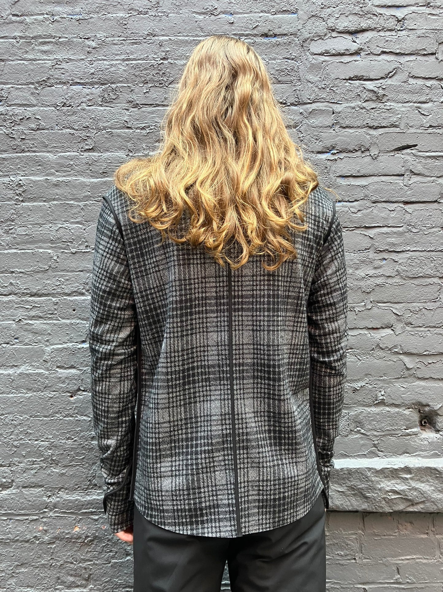 FW23 || HIGH NECK REVERSIBLE FAULTED SHOULDER TOP || GREY + BLACK PLAID