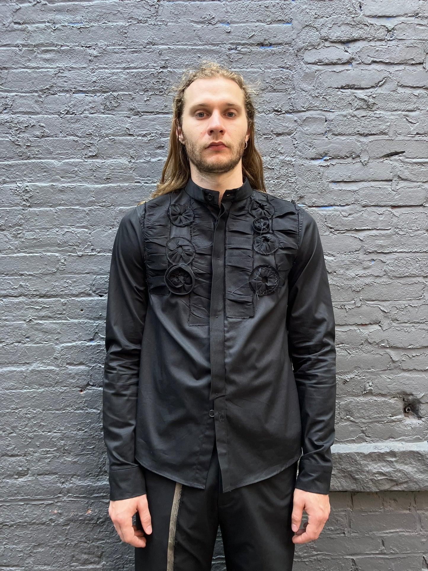 FW23 || ROMANTIC FRONT ROSES DRESS SHIRT || 100% COTTON - BLACK