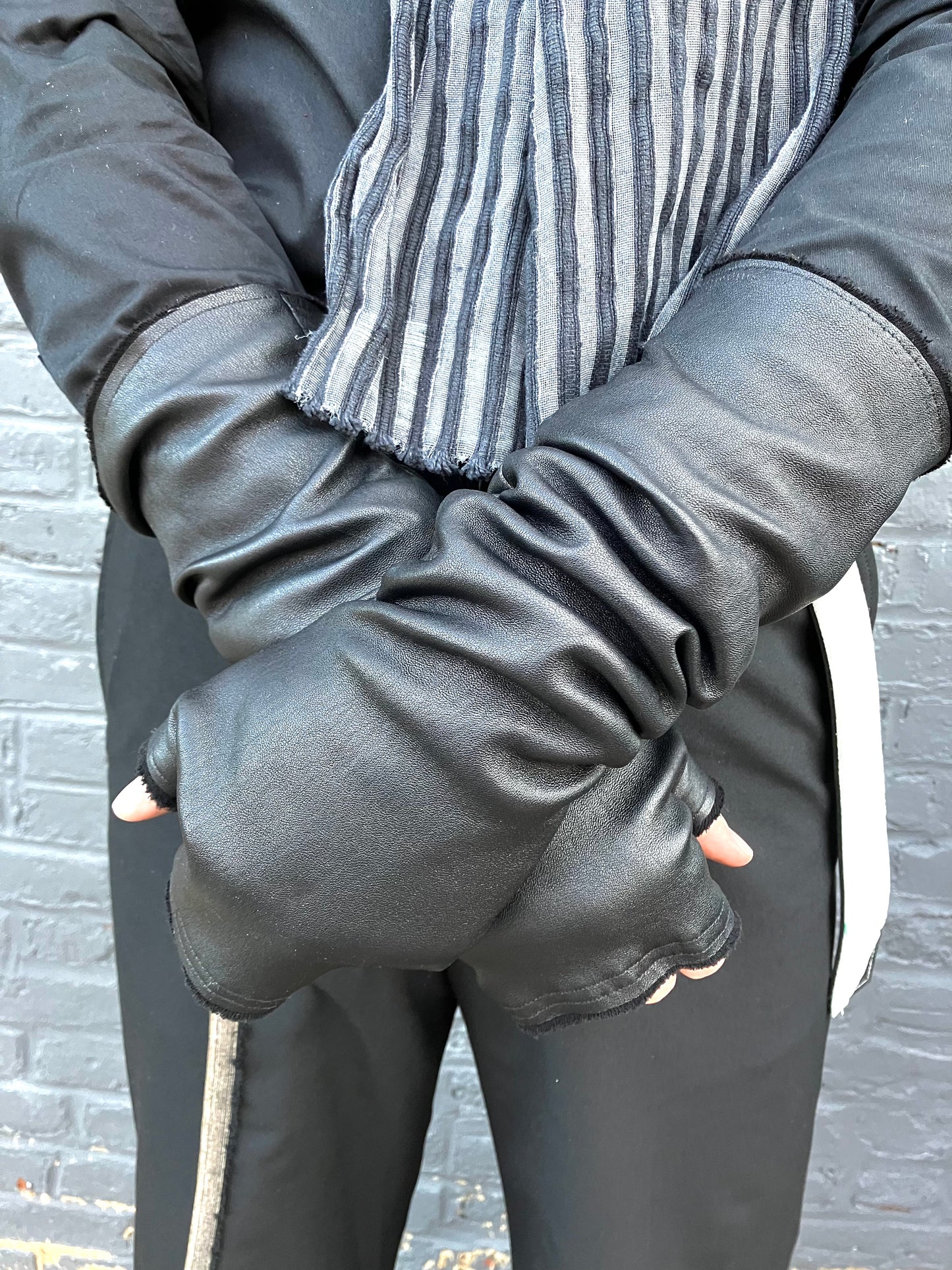 FW23 || LONG FINGERLESS GAUNTLETS || LEATHER + KNIT - BLACK