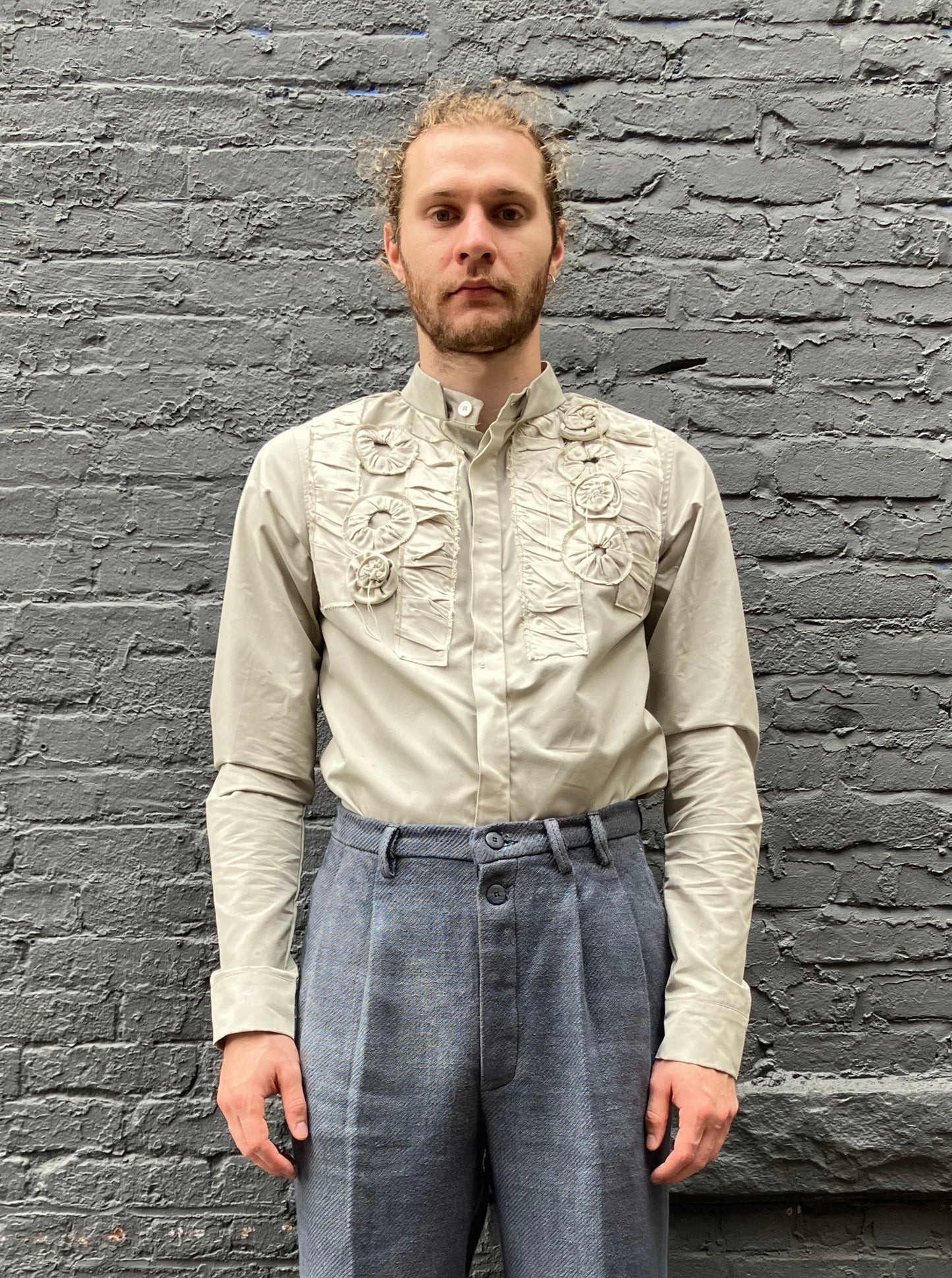 FW23 || ROMANTIC FRONT ROSES DRESS SHIRT || 100% COTTON - BEIGE