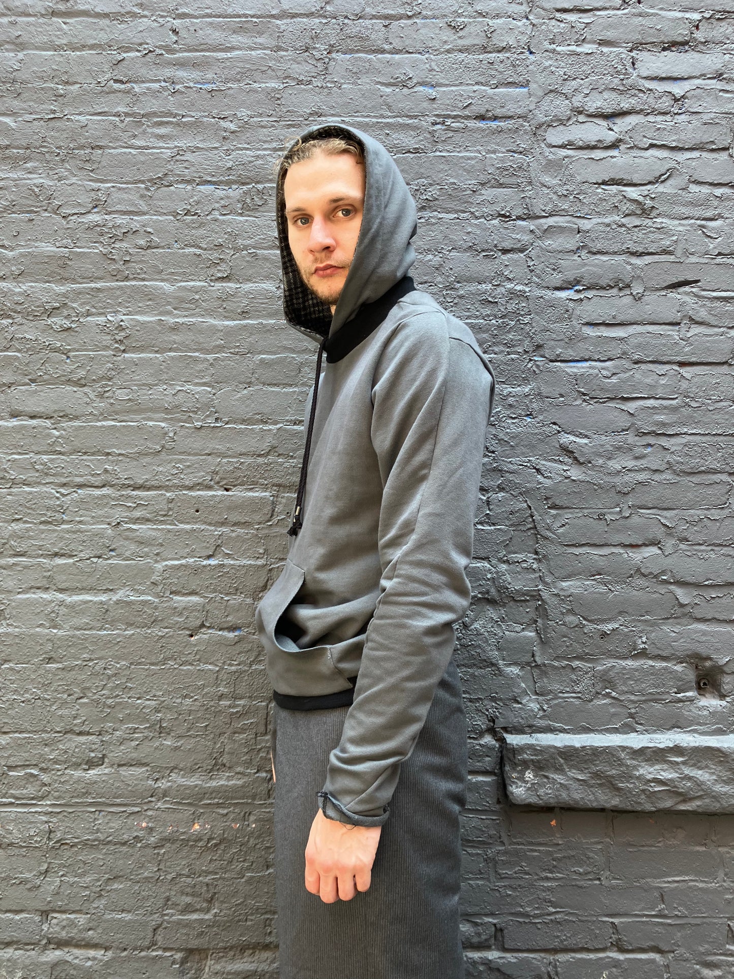 FW23 || FAULTED SHOULDER HOODIE || GREY