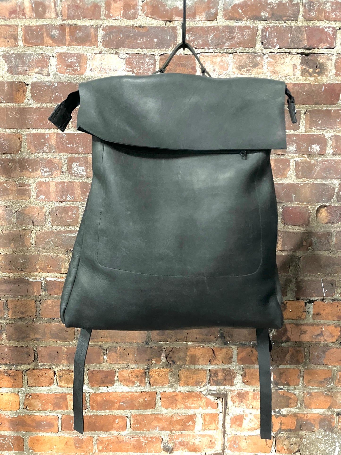FW23 || SLIM PROFILE BACKPACK || MATTE HORSEHIDE BLACK