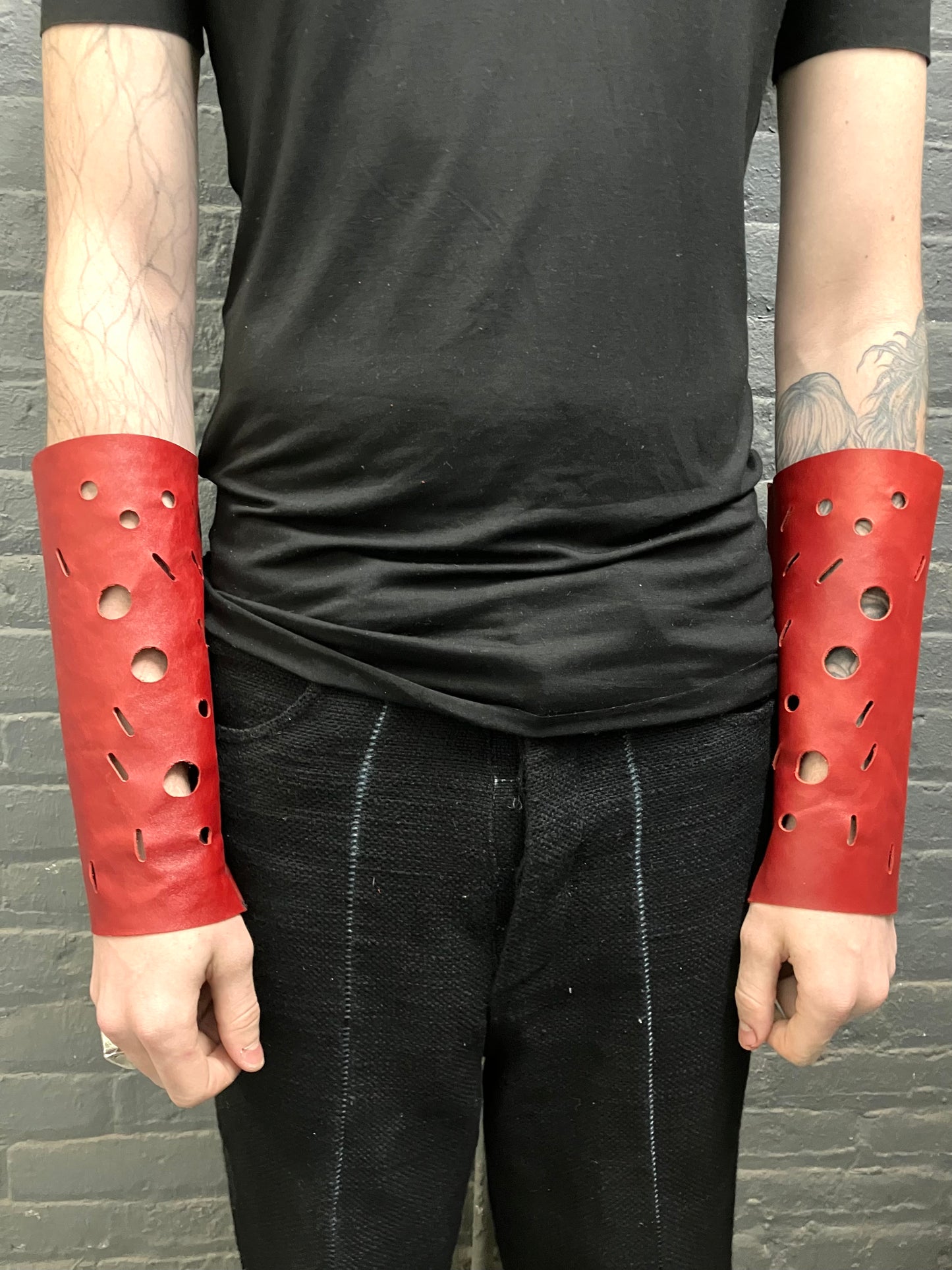 SS23 || PUNCHED ARM BANDS - RED
