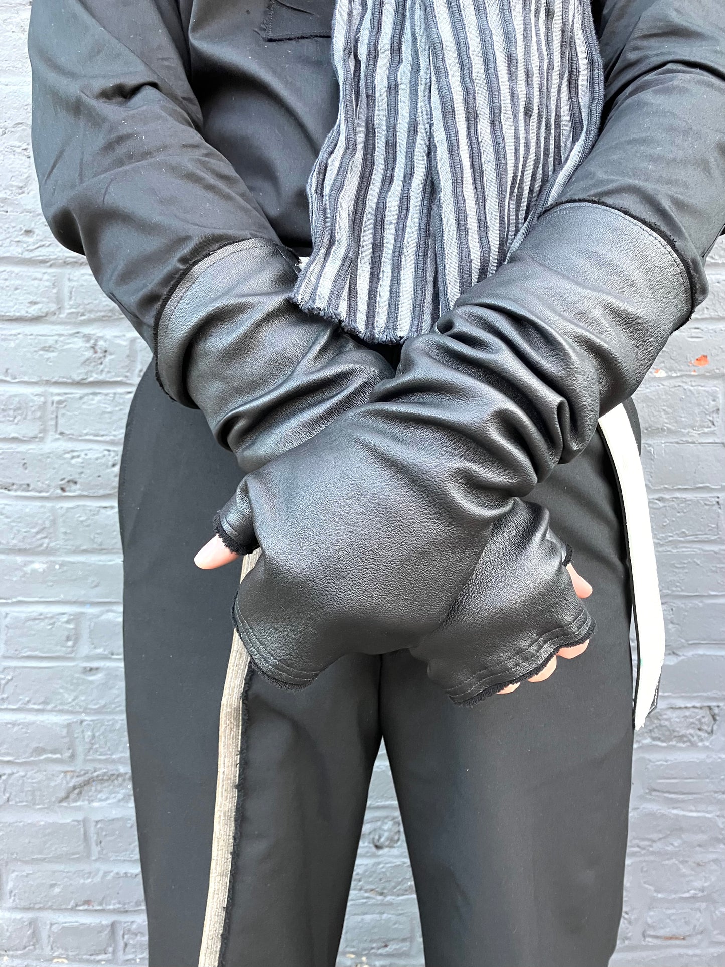 FW23 || LONG FINGERLESS GAUNTLETS || LEATHER + KNIT - BLACK