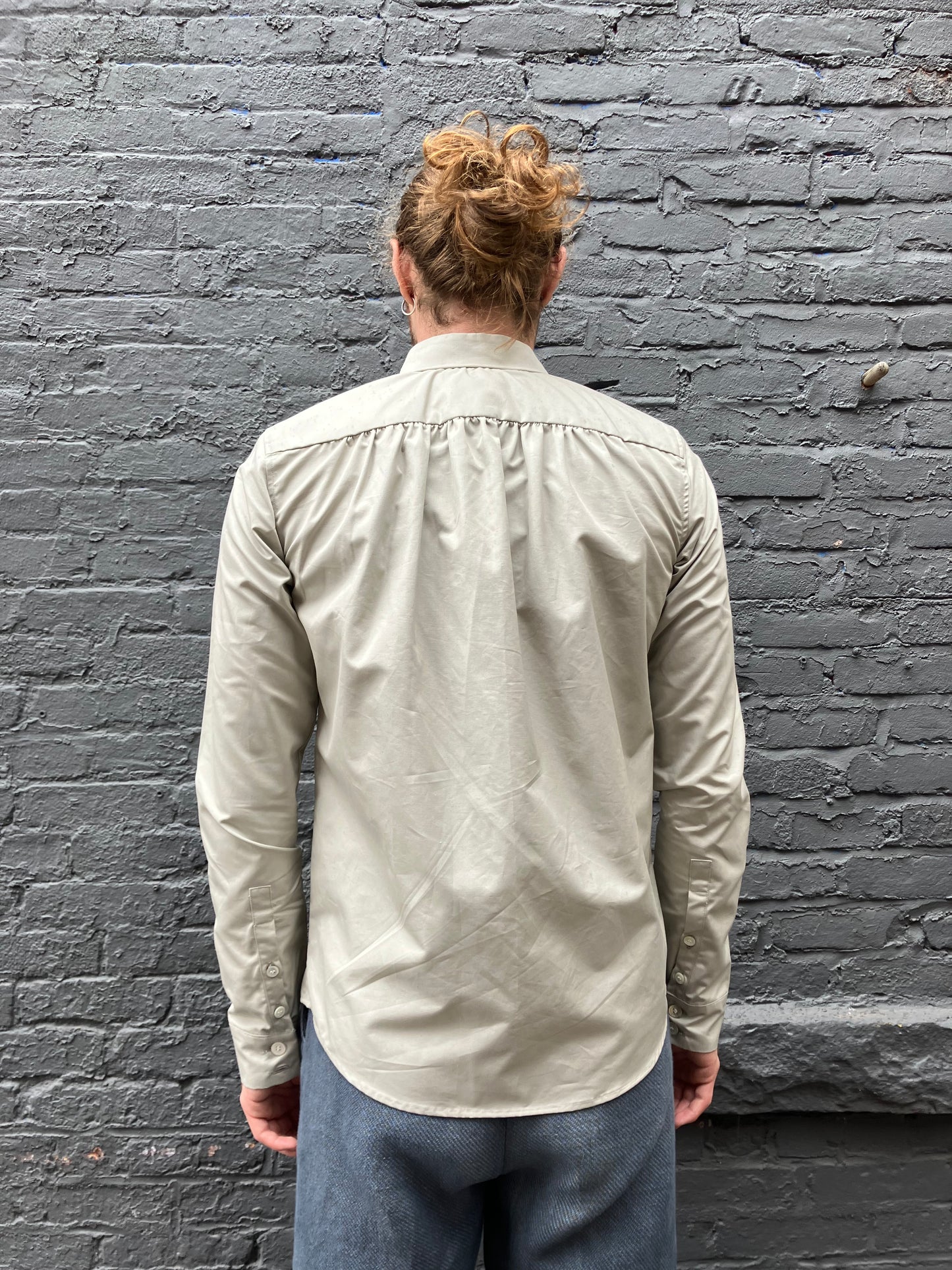 FW23 || ROMANTIC FRONT ROSES DRESS SHIRT || 100% COTTON - BEIGE