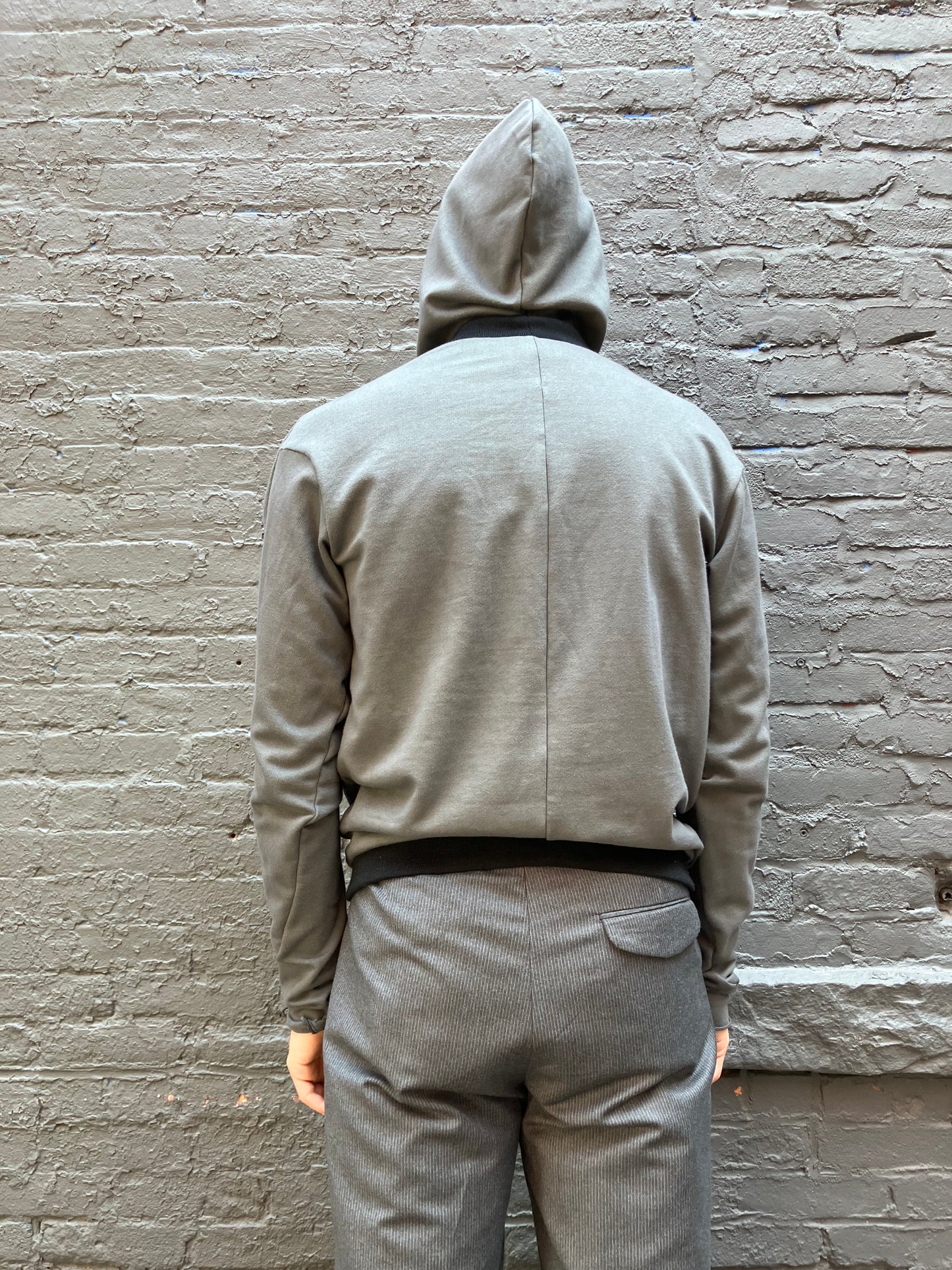 FW23 || FAULTED SHOULDER HOODIE || GREY