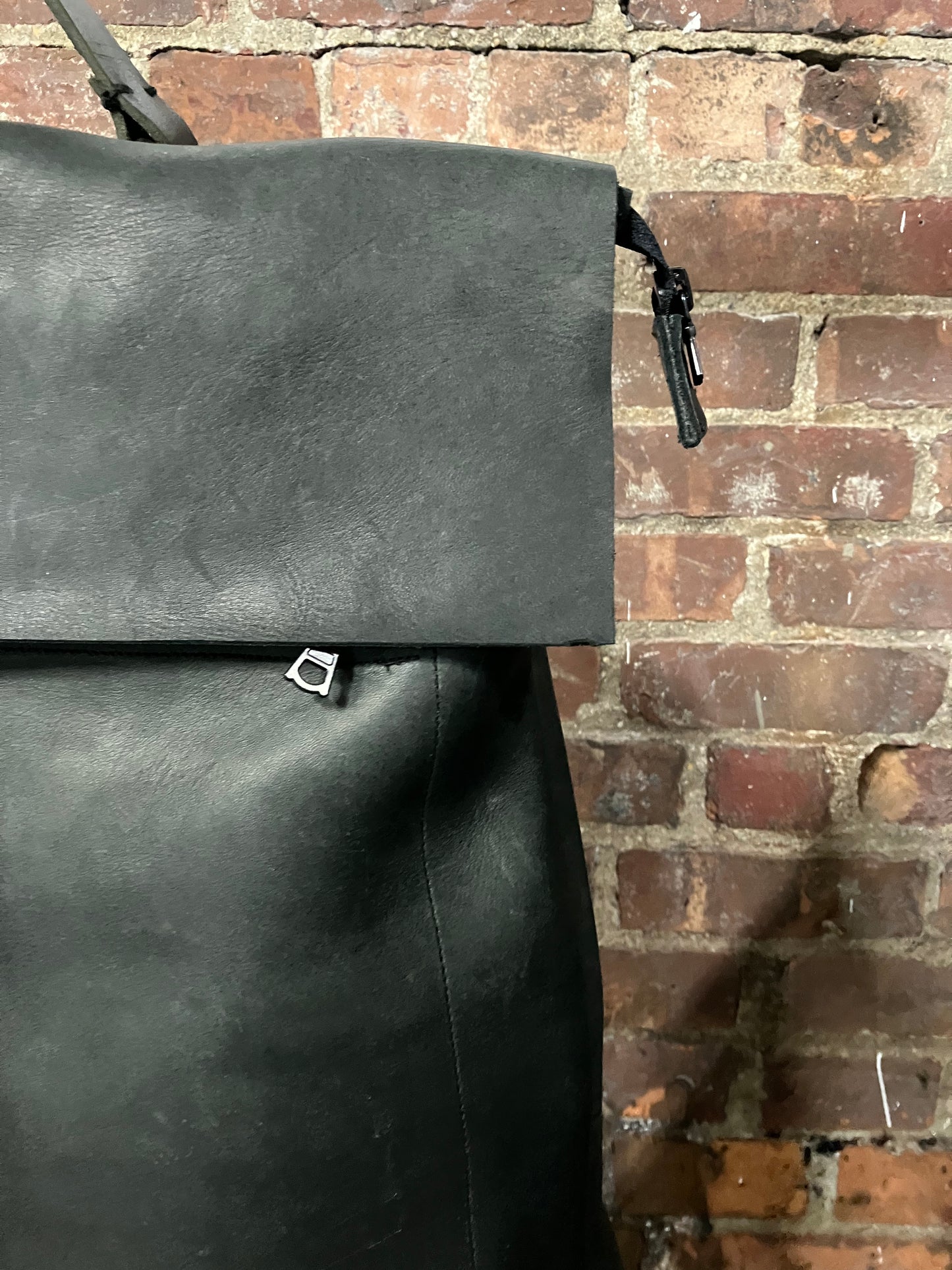 FW23 || SLIM PROFILE BACKPACK || MATTE HORSEHIDE BLACK