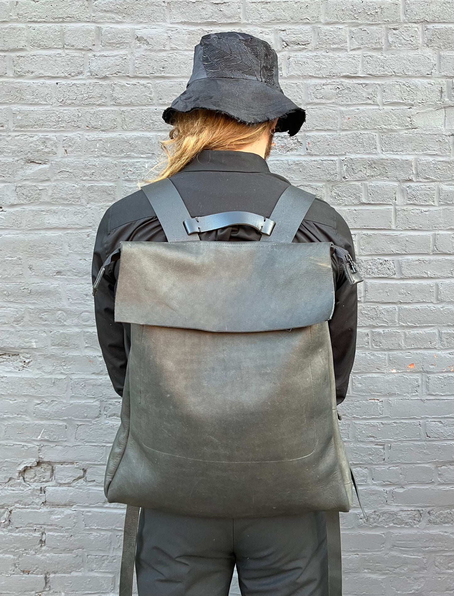 FW23 || SLIM PROFILE BACKPACK || MATTE HORSEHIDE BLACK