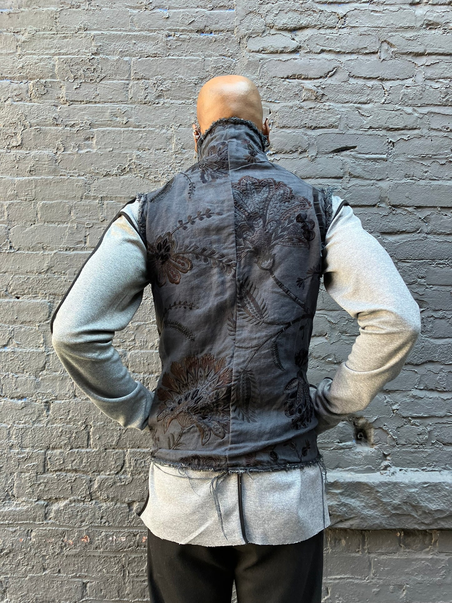 FW23|| REVERSIBLE ARC VEST || FABRIC EDITION - CLASSIC BLACK