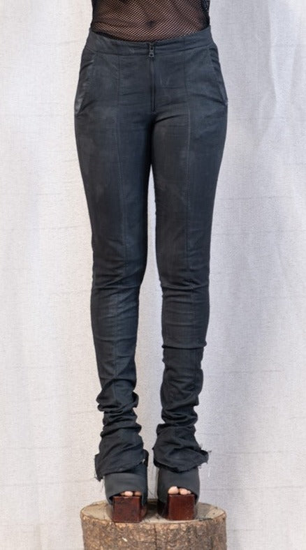 SS23 FEMME || OVERLOCKED SLIM PANTS