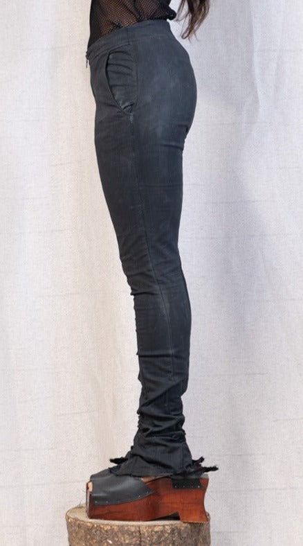 SS23 FEMME || OVERLOCKED SLIM PANTS