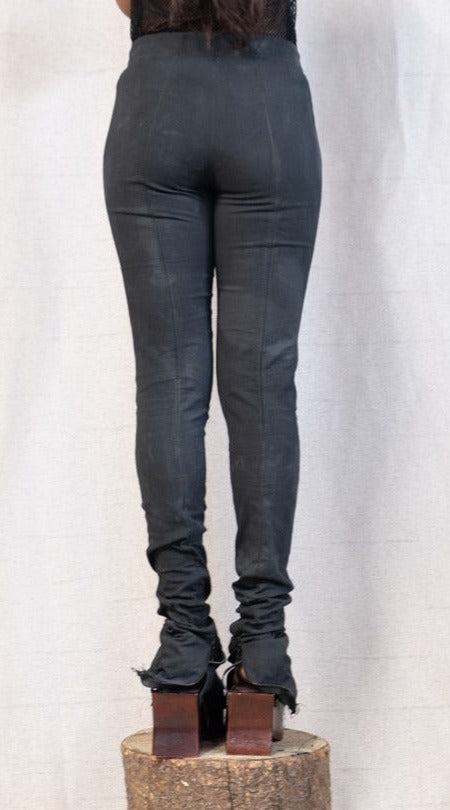 SS23 FEMME || OVERLOCKED SLIM PANTS