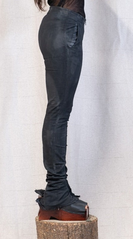 SS23 FEMME || OVERLOCKED SLIM PANTS