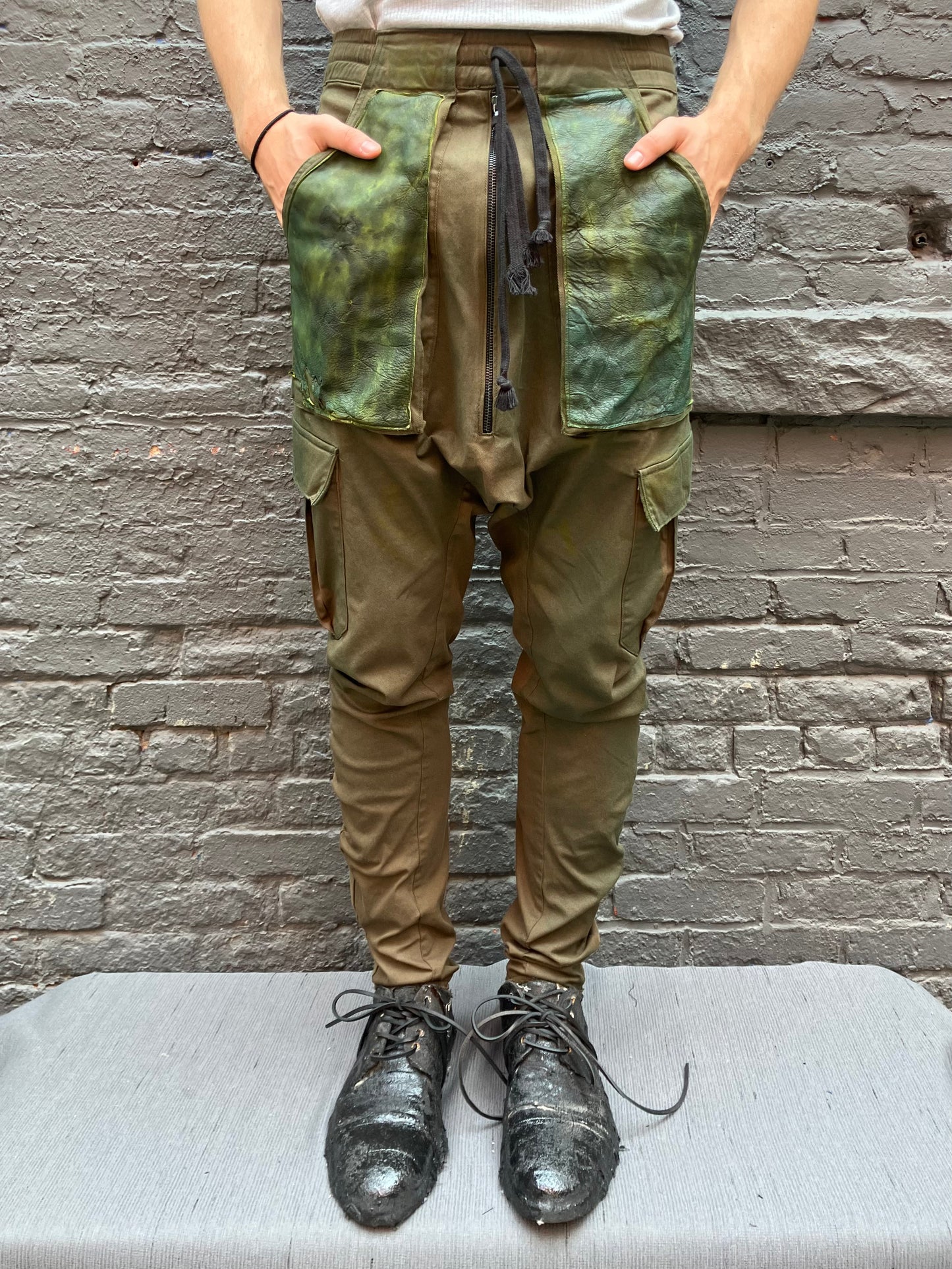 FW23 || INSERT ZIPPER / MOONSTAR LEATHER || STRETCH COTTON PANTS - COMBAT GREEN