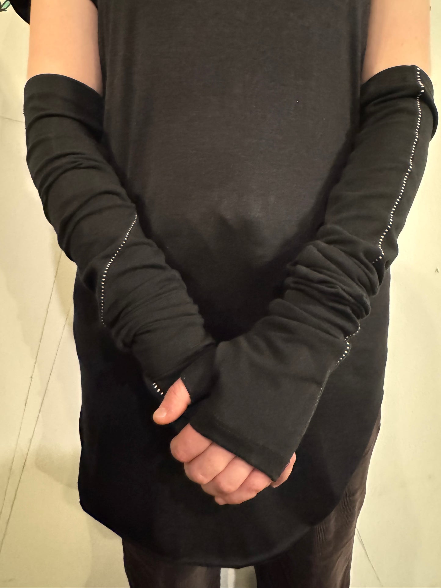 ZB- A || OVERLOCKED LONG ARM GAUNTLETS || BLACK + WHITE OVERLOCK