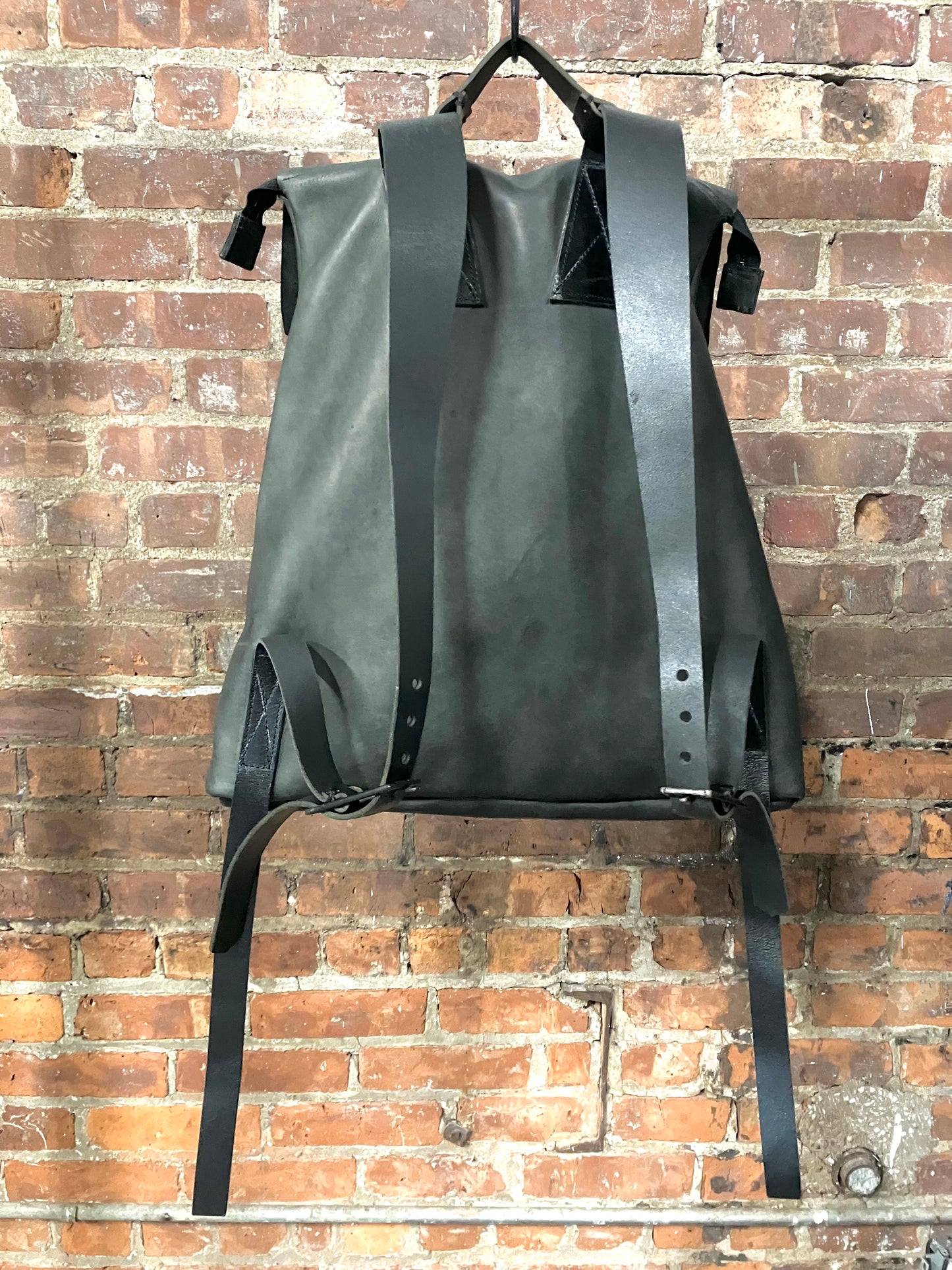 FW23 || SLIM PROFILE BACKPACK || MATTE HORSEHIDE BLACK