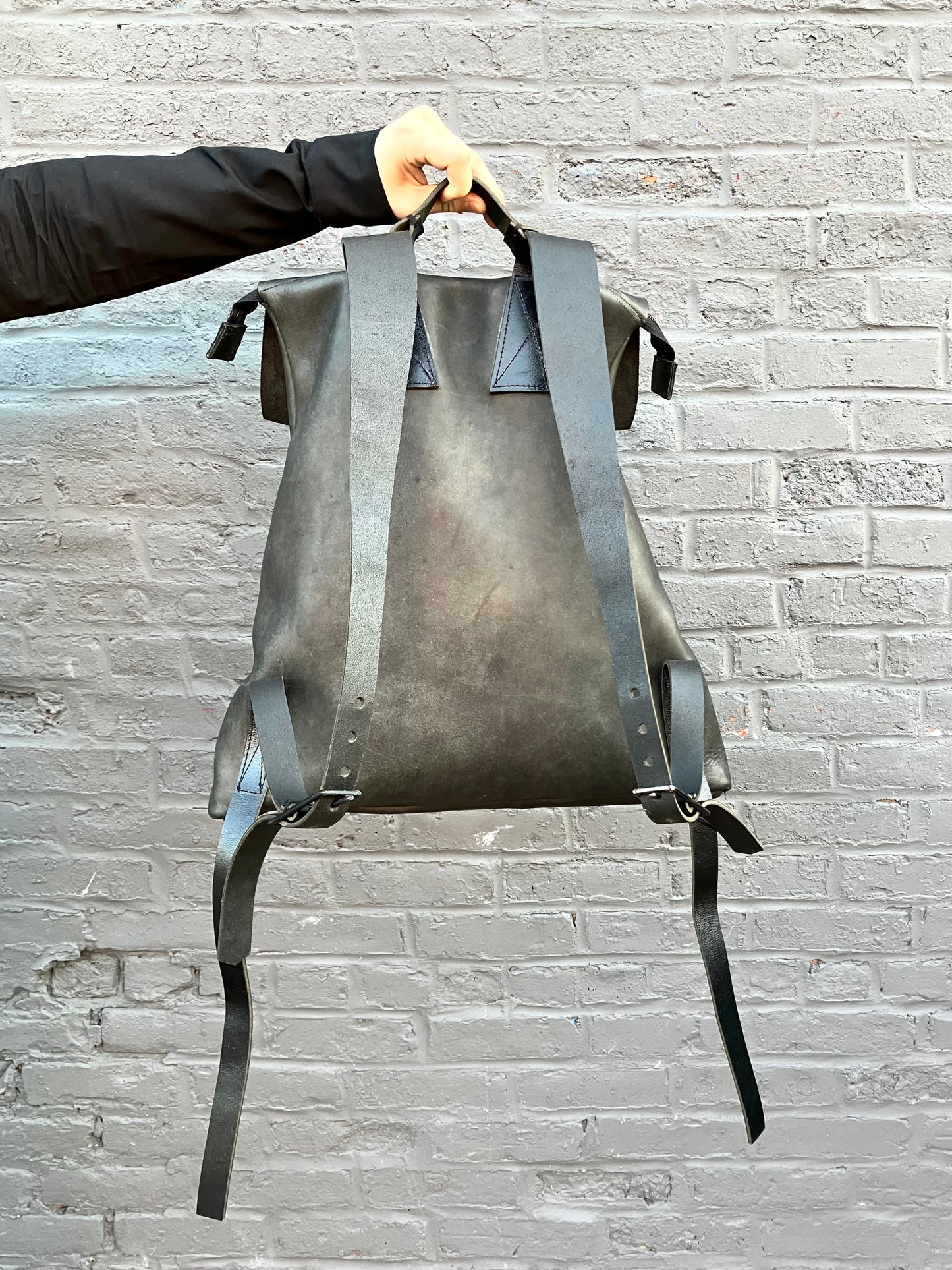 FW23 || SLIM PROFILE BACKPACK || MATTE HORSEHIDE BLACK