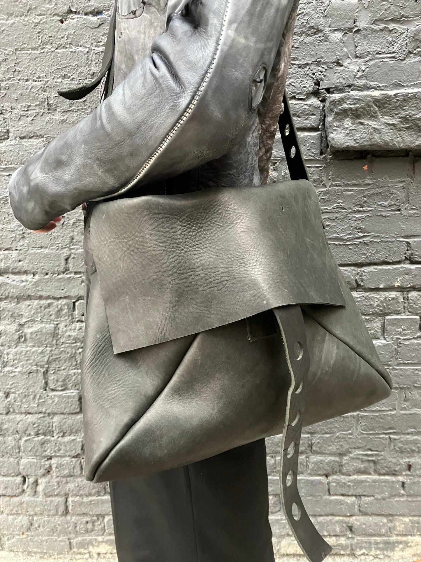 FW23 || POLIS BAG || BLACK HORSEHIDE