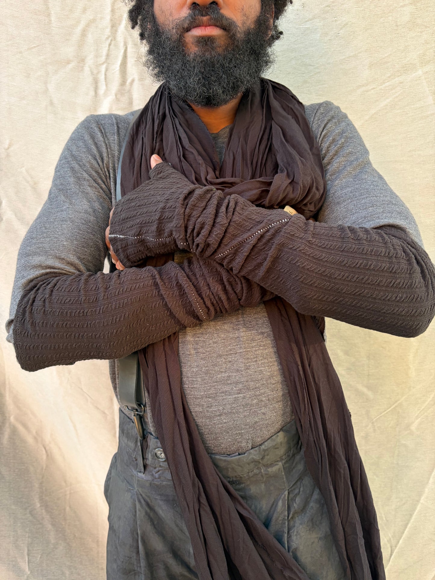 FW25 || OVERLOCKED LONG ARM GAUNTLETS || BLACK - BLACK