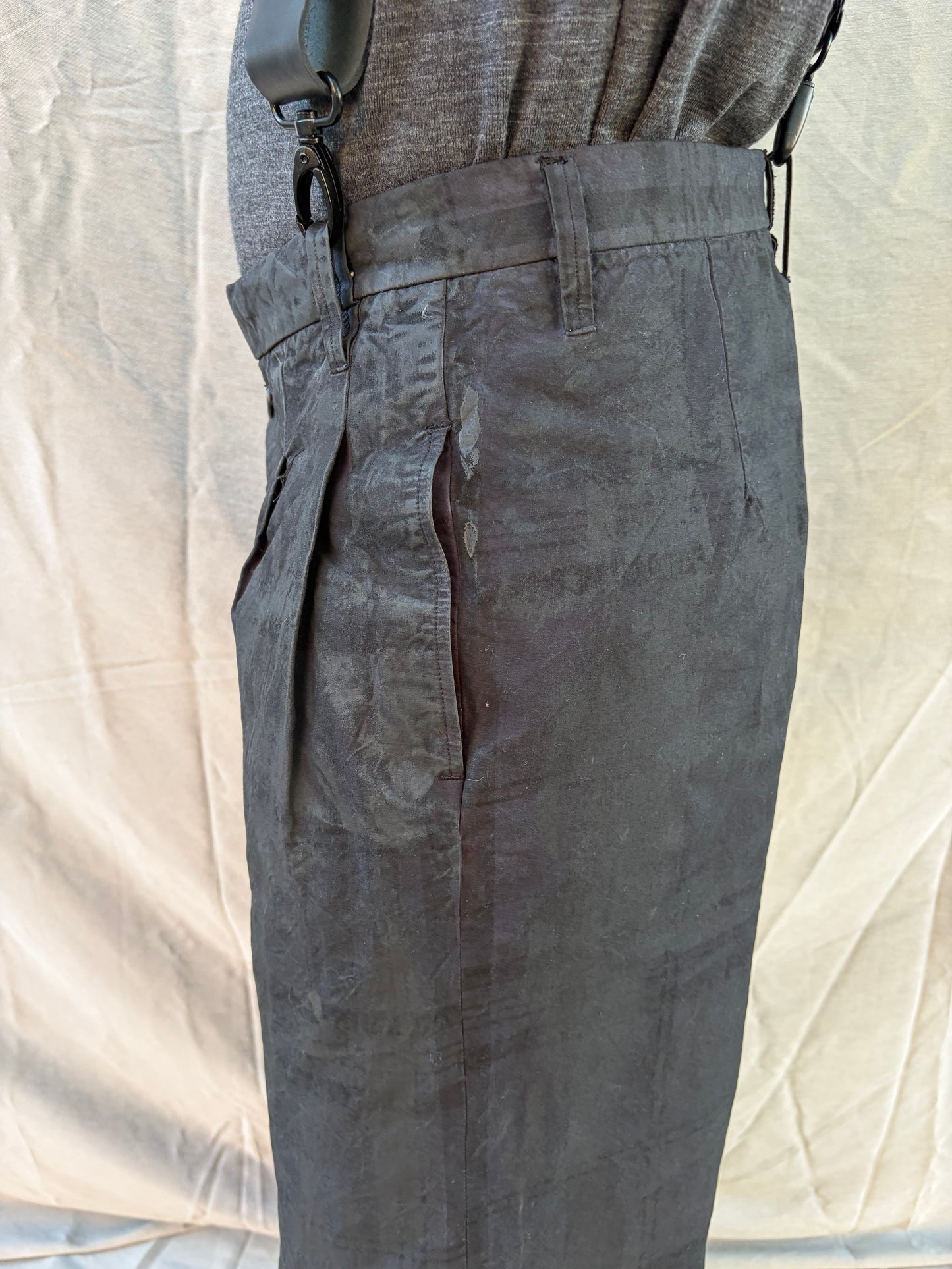 FW25 ||CLASSIC PLEATED GODDE PANTS|| COTTON || CHARCOAL COATED BLACK