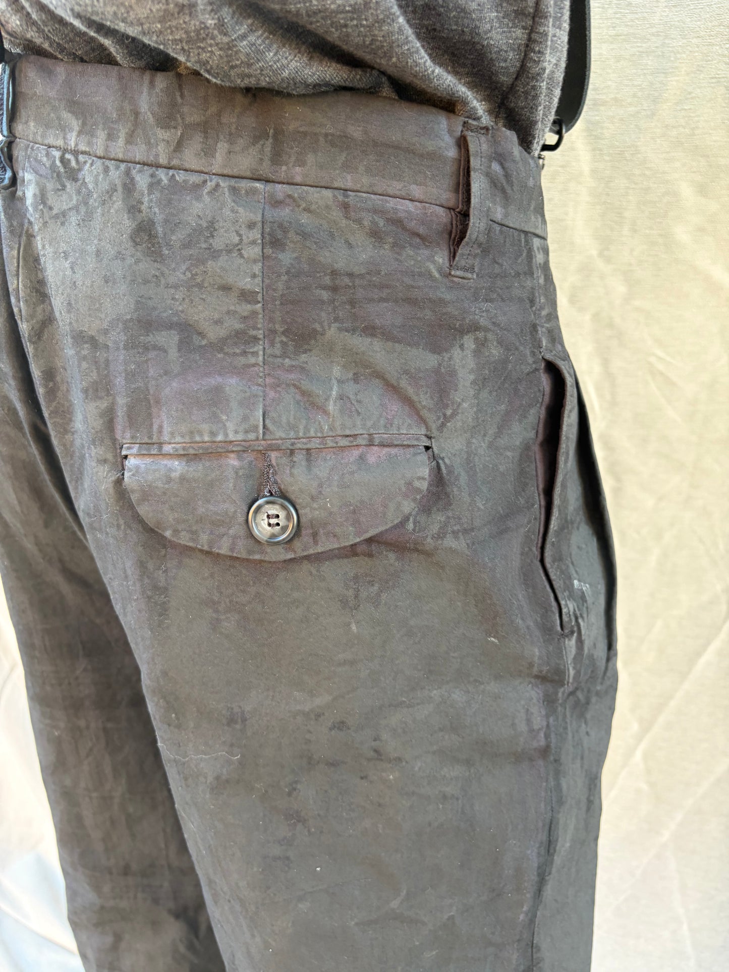 FW25 ||CLASSIC PLEATED GODDE PANTS|| COTTON || CHARCOAL COATED BLACK