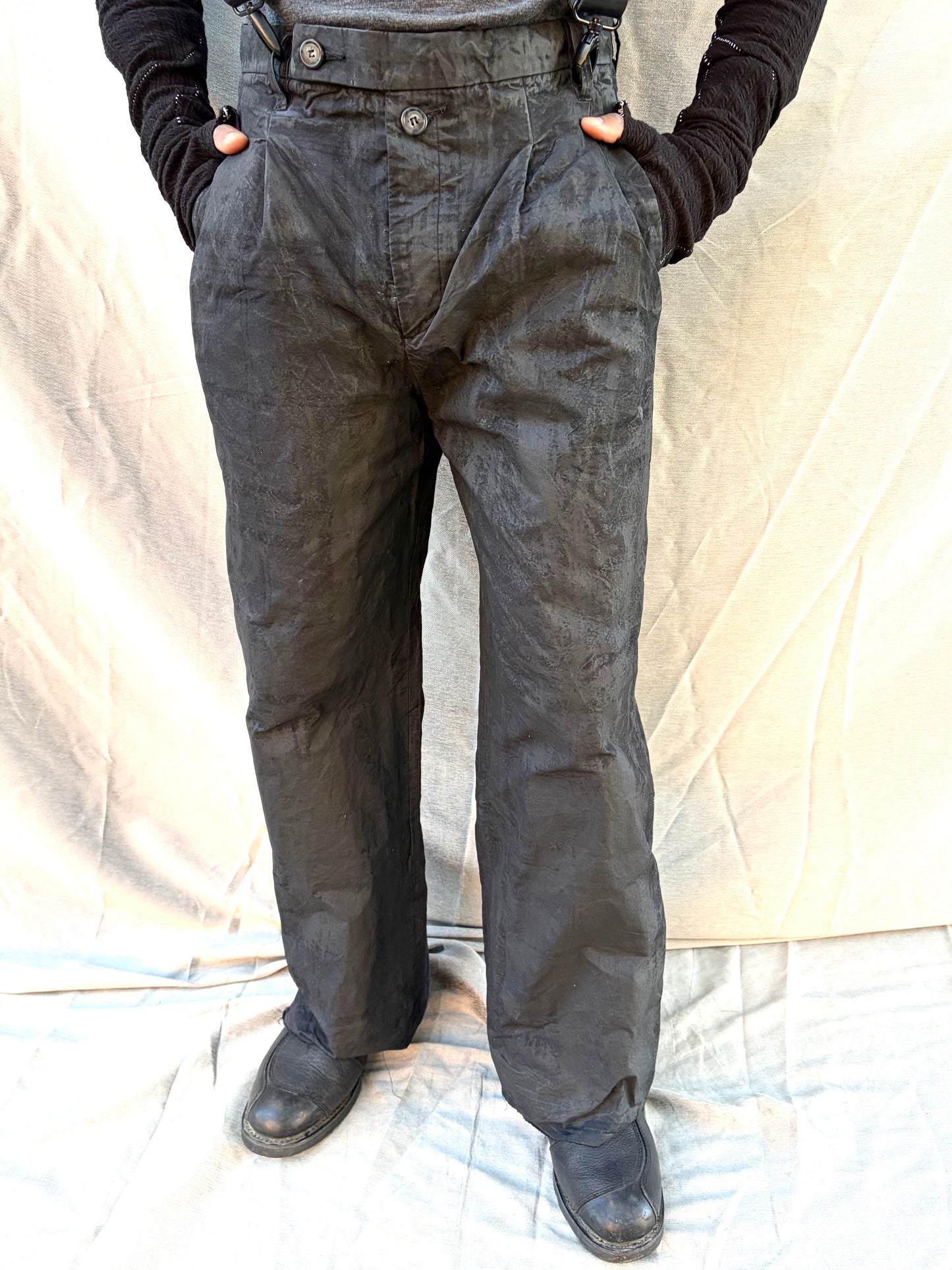 FW25 ||CLASSIC PLEATED GODDE PANTS|| COTTON || CHARCOAL COATED BLACK