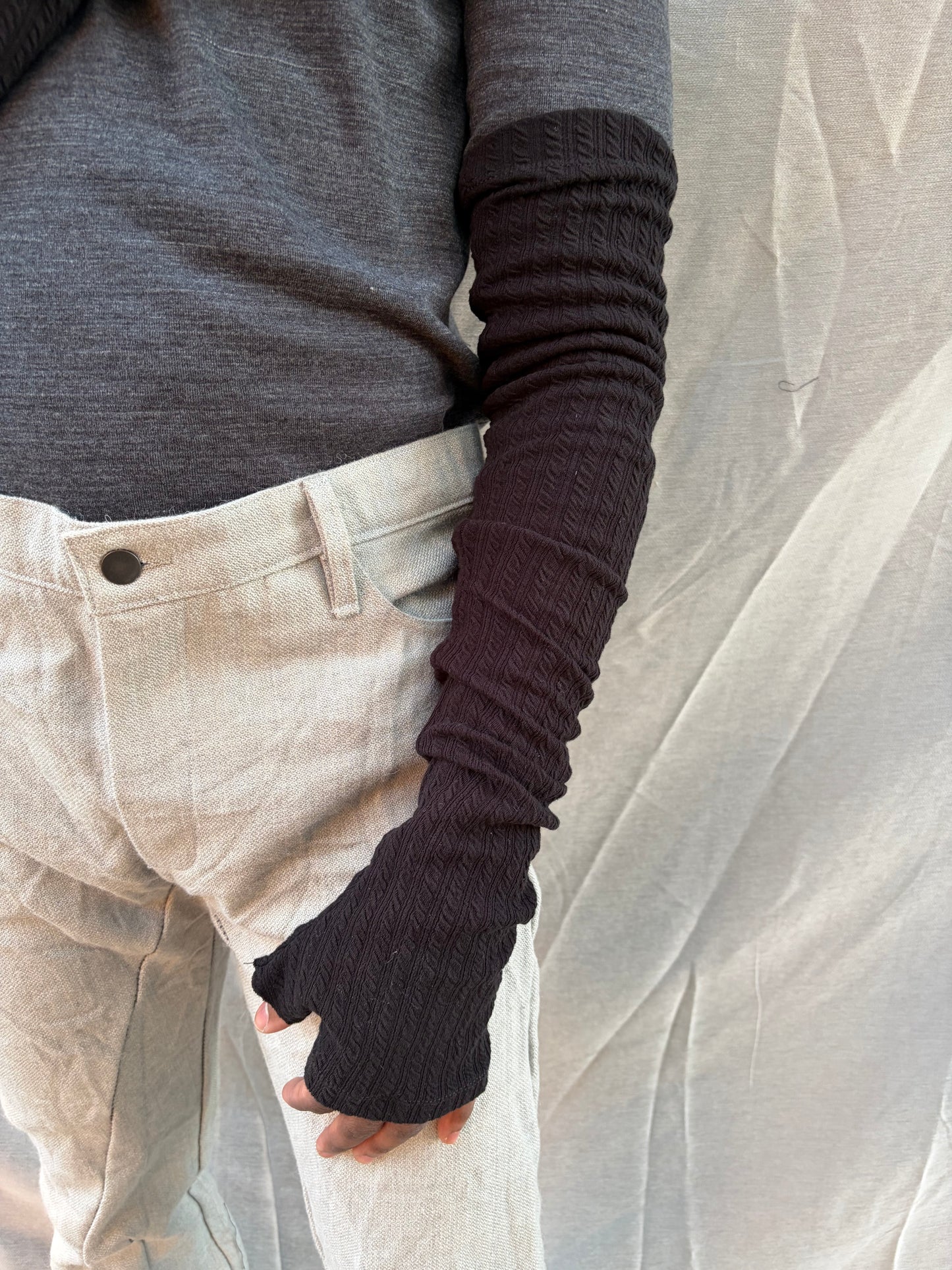 FW25 || MINIMALIST LONG ARM GAUNTLETS || SIMPLE BLACK