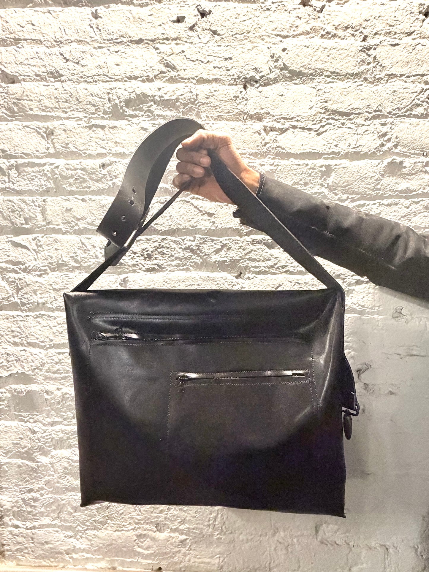 FW25 || POLIS - CLASSIC || BLACK || HORSEHIDE