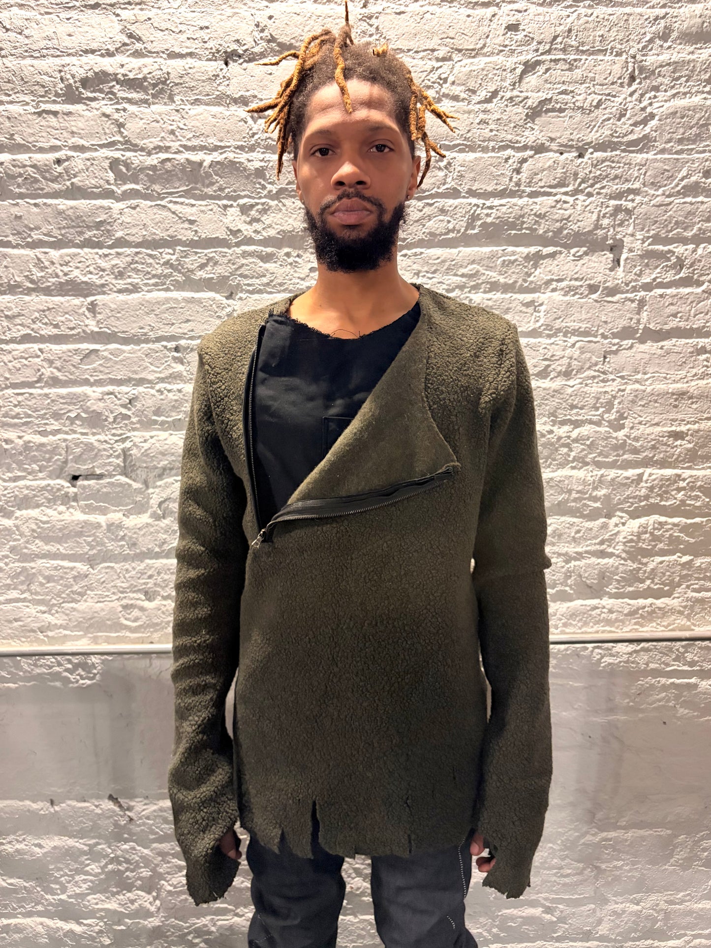 FW25|| ASYMMETRIC ZIPPER POCKET "HOLY" PULLOVER ||WOOL || COMBAT GREEN