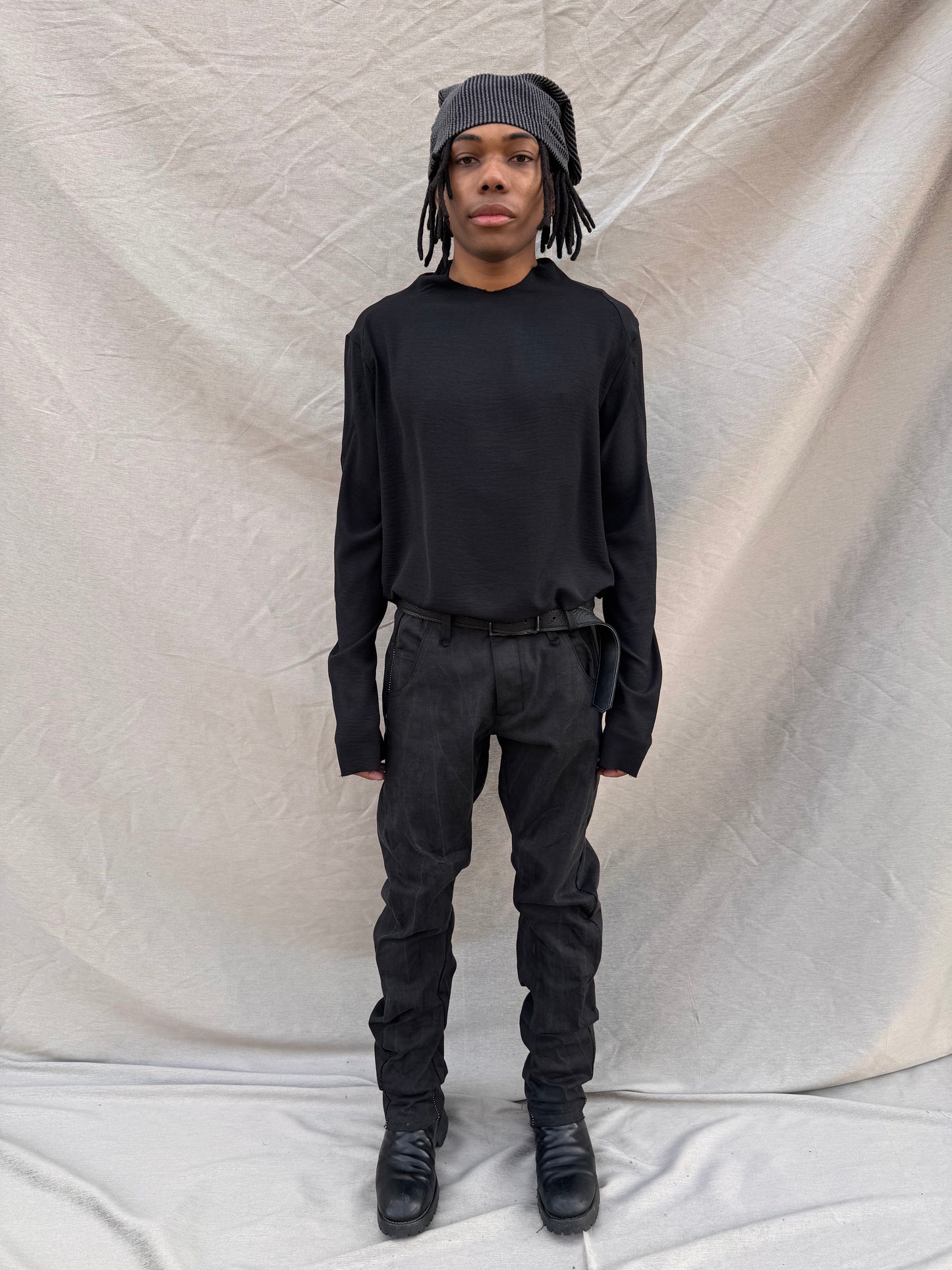 SS25 || OVERLOCKED SOFT J JEANS || BLACK