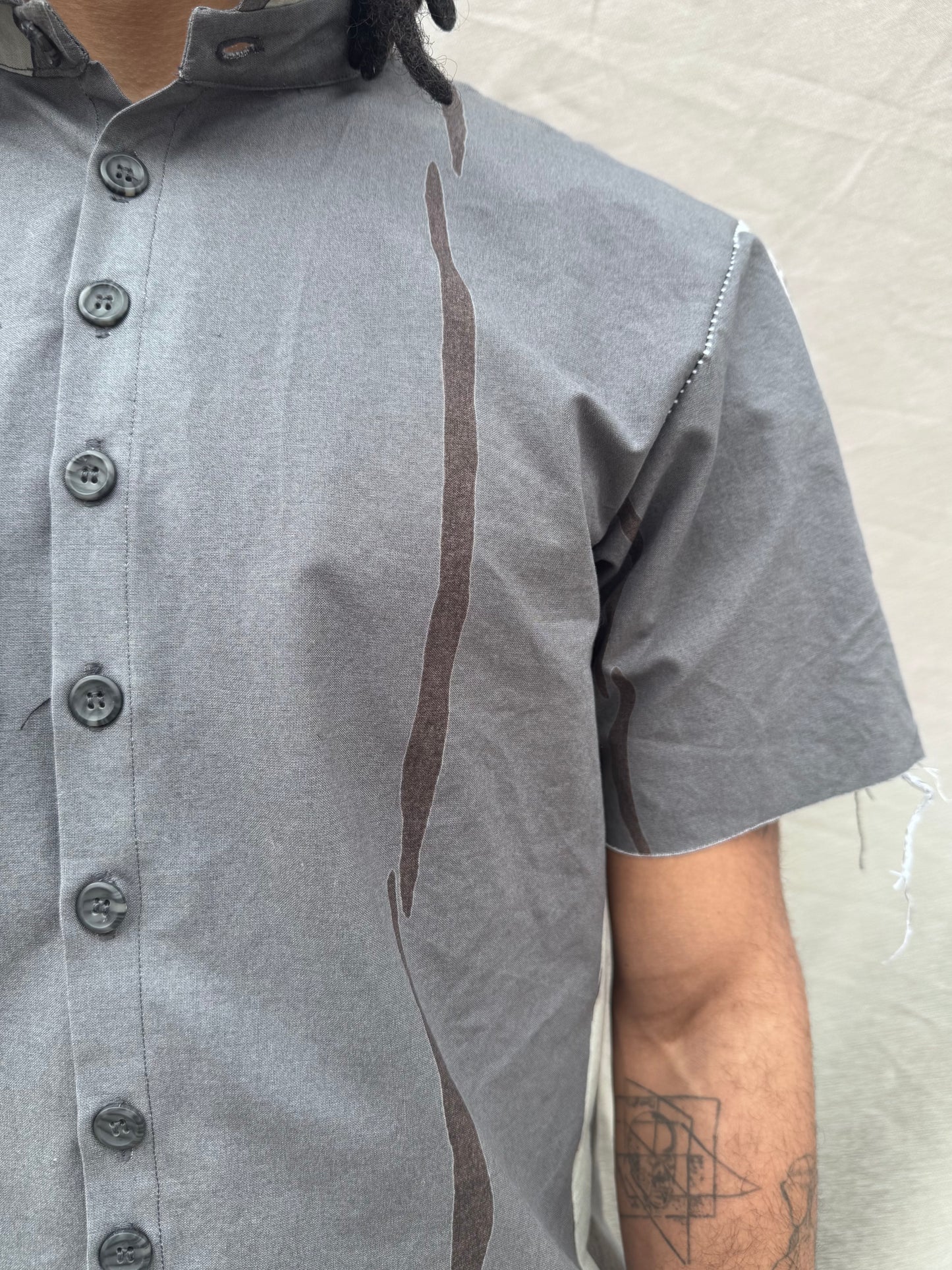 SS25 || FAULTED SHOULDER SHORT SLEEVE SHIRT || GREY