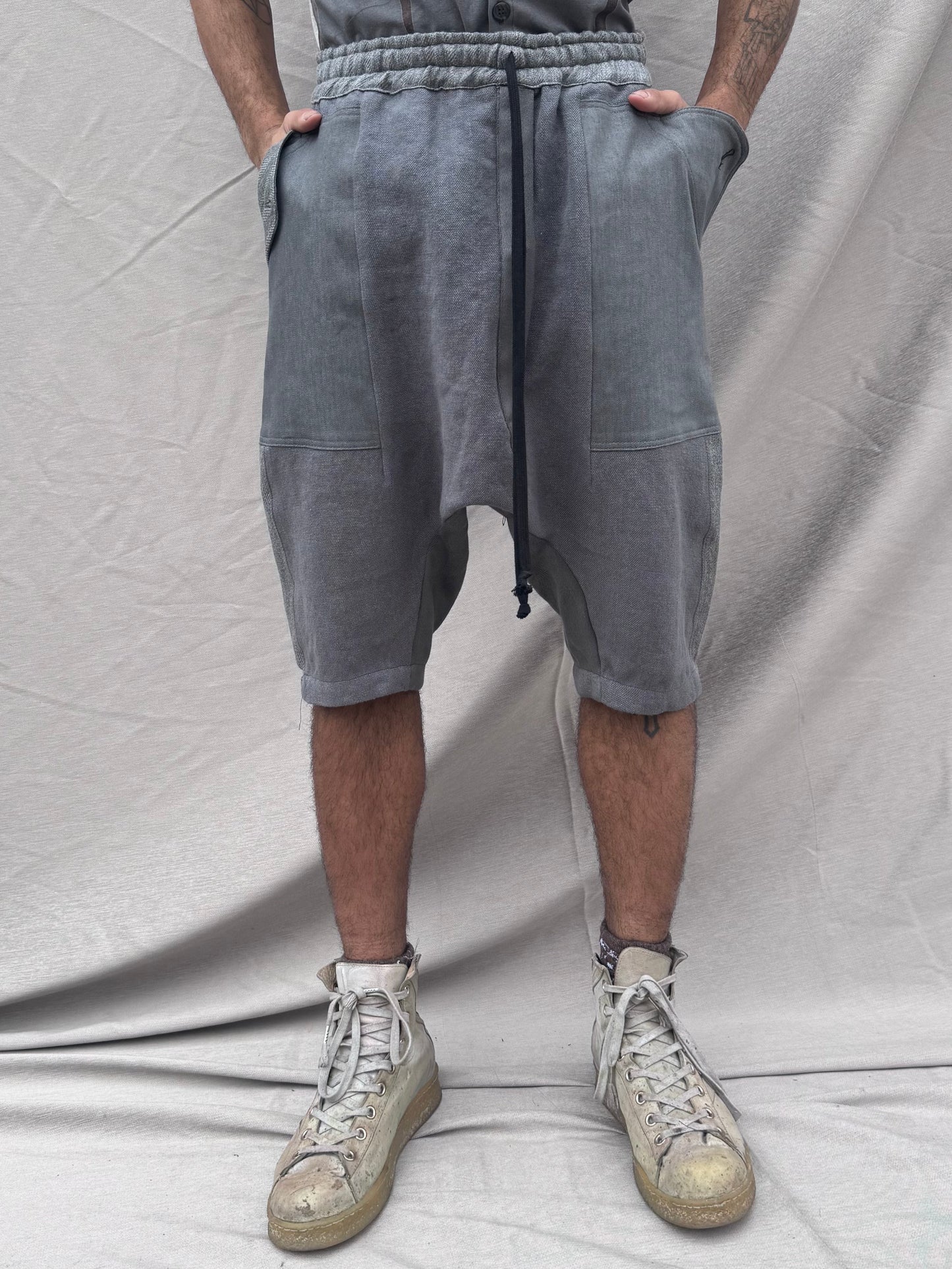 SS25 || ASYMMETRIC ZIP PLACKET ZERO SHORTS || GREY