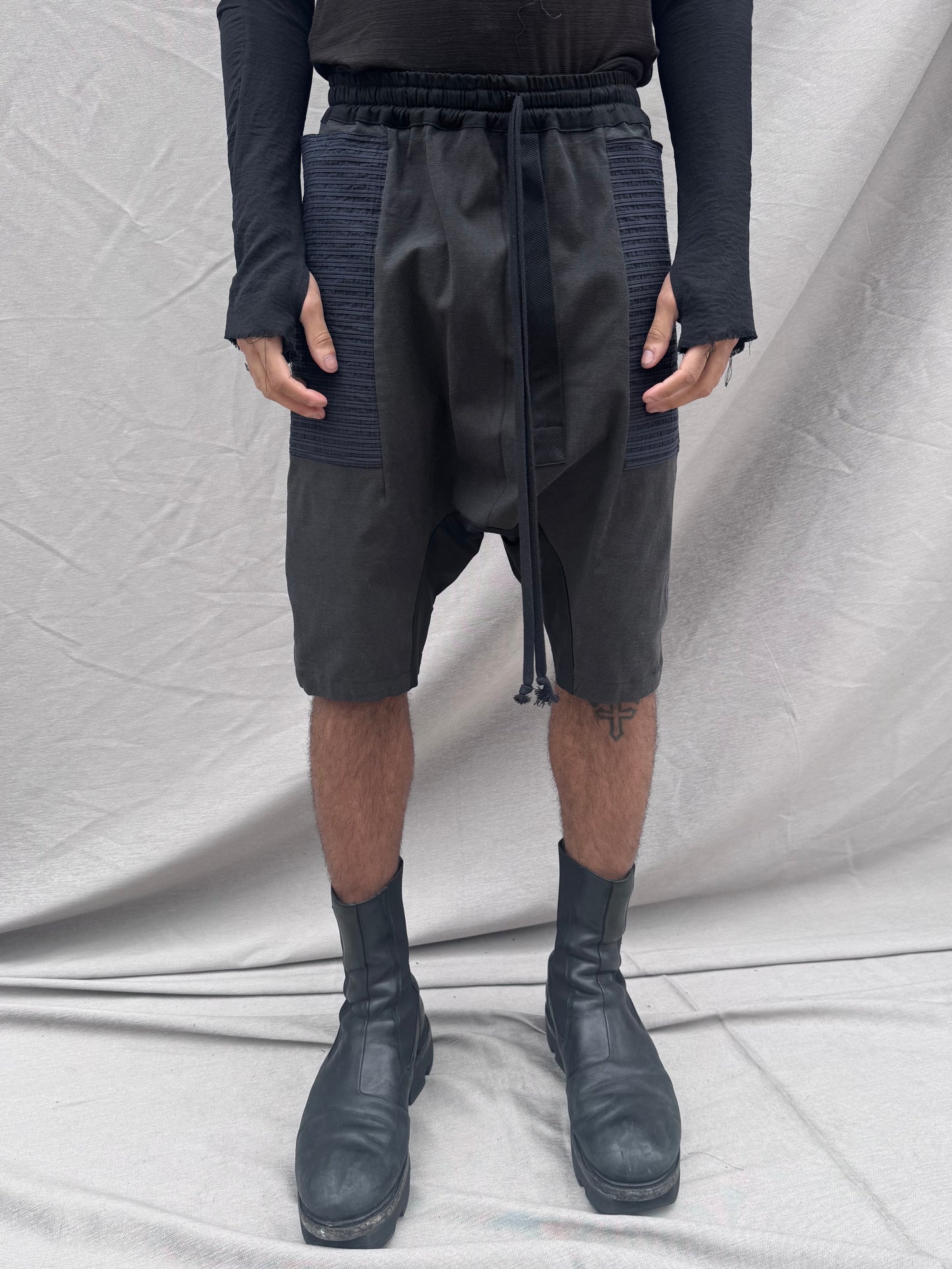 SS25 || ASYMMETRIC ZIP PLACKET ZERO SHORTS ||BLACK