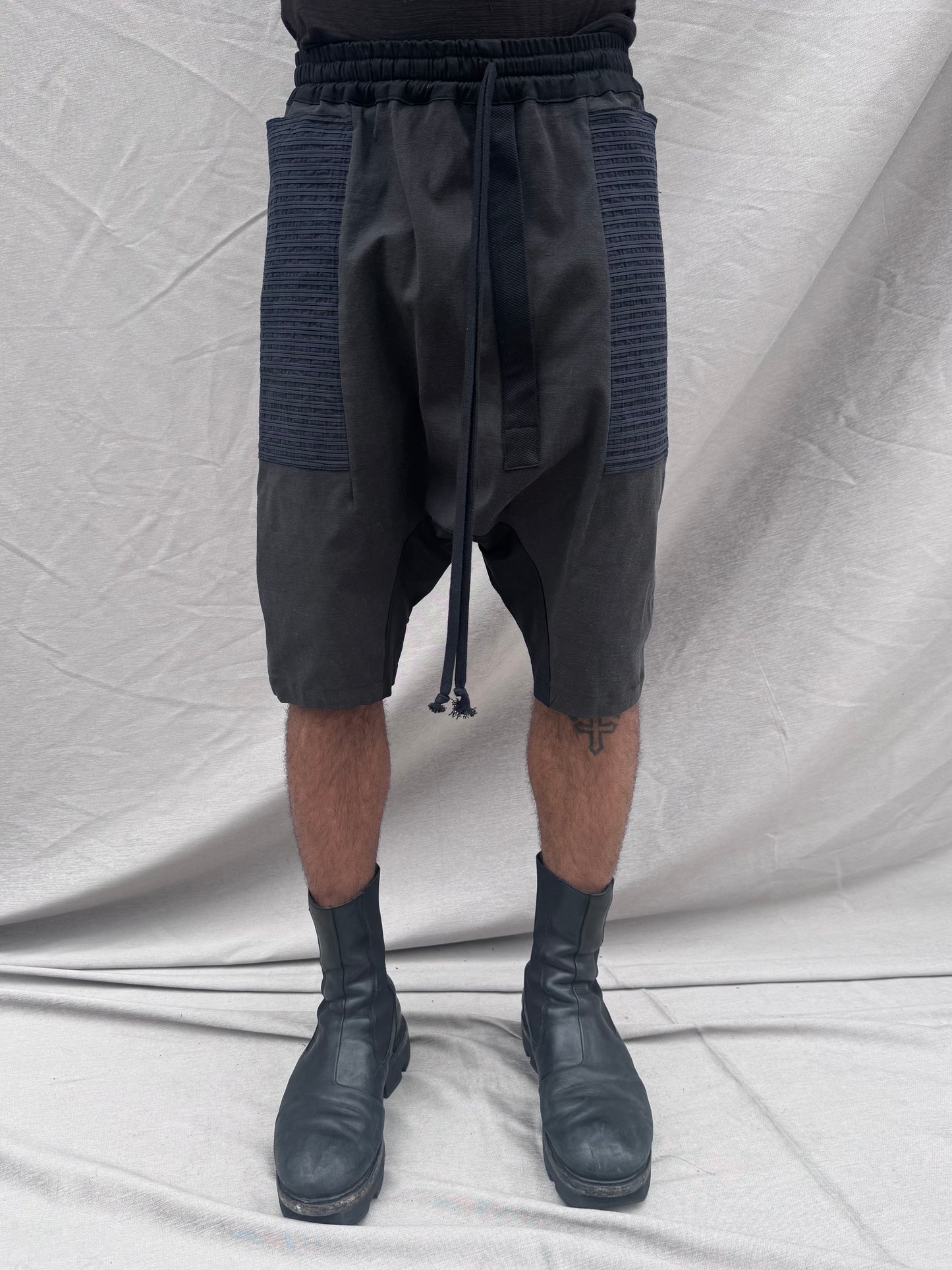 SS25 || ASYMMETRIC ZIP PLACKET ZERO SHORTS ||BLACK