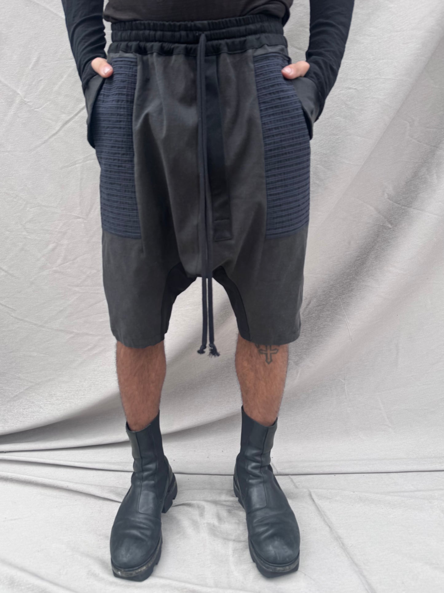 SS25 || ASYMMETRIC ZIP PLACKET ZERO SHORTS ||BLACK