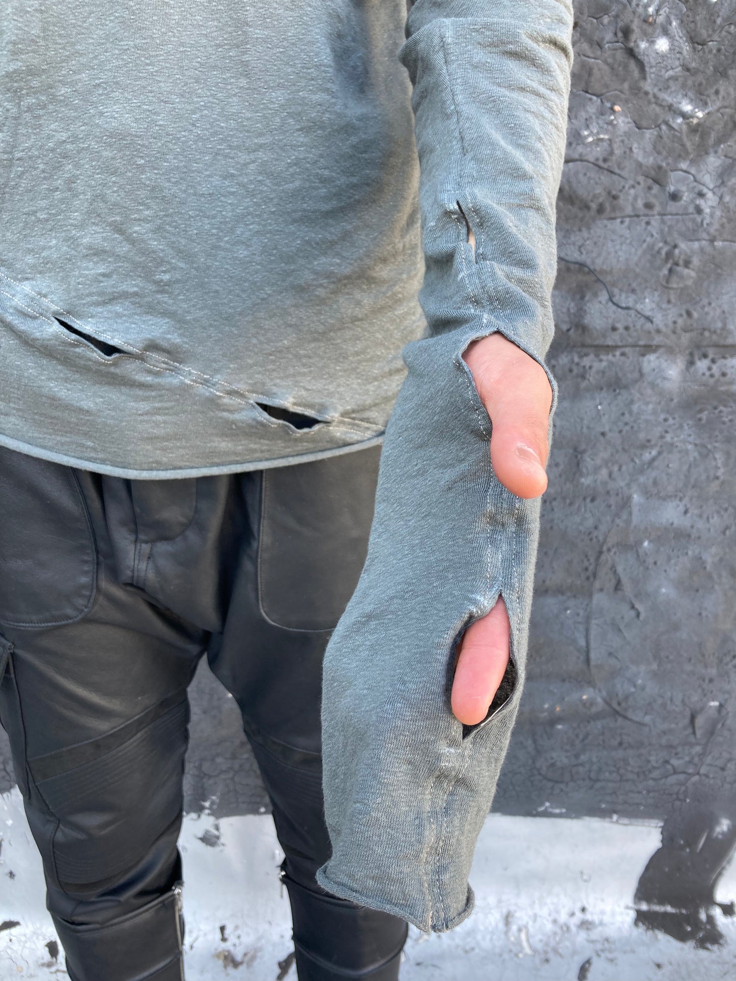 ZBT FW || ASSYMETRIC V-NECK OPEN LS TOP || GREY