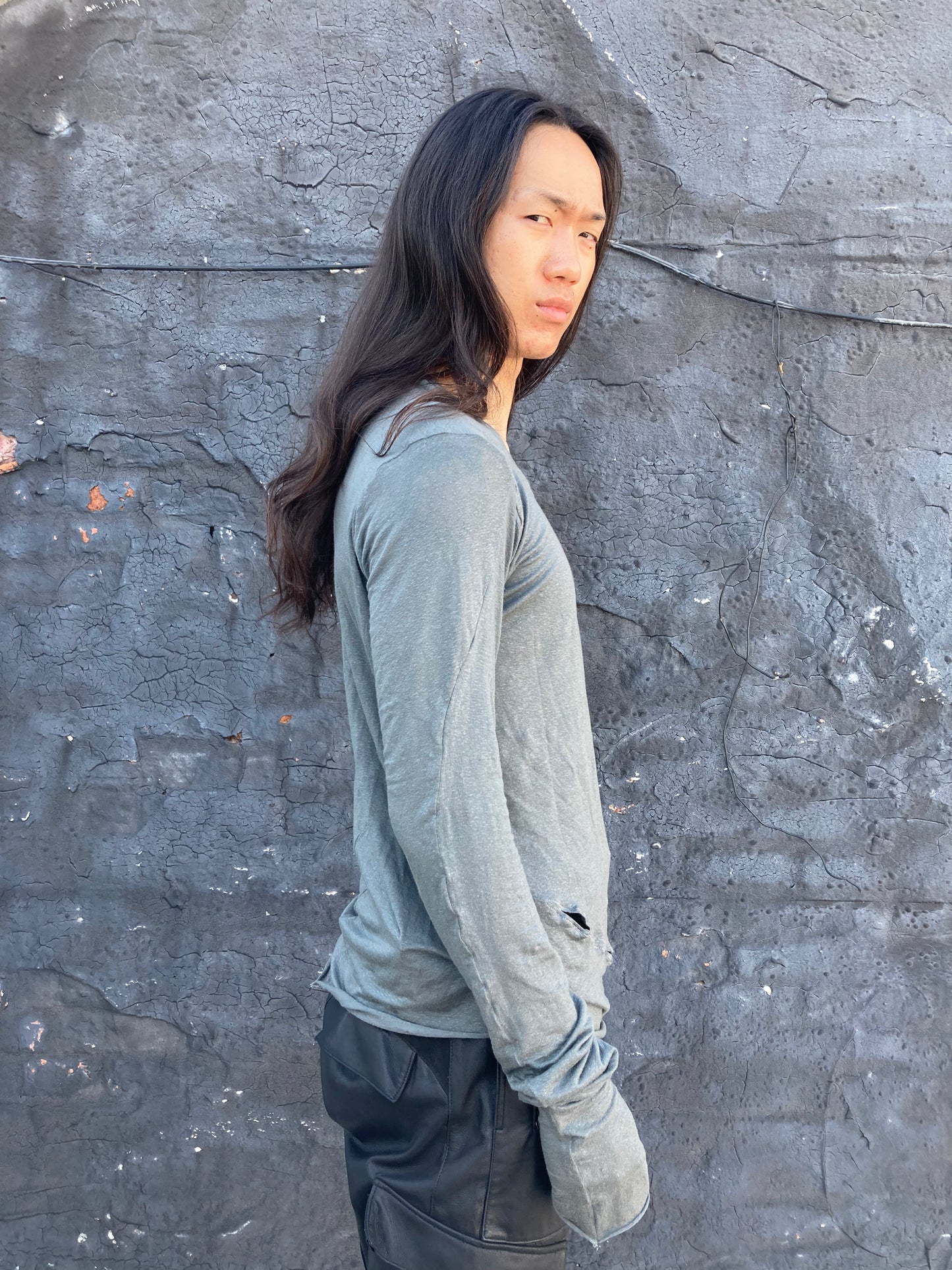 ZBT FW || ASSYMETRIC V-NECK OPEN LS TOP || GREY