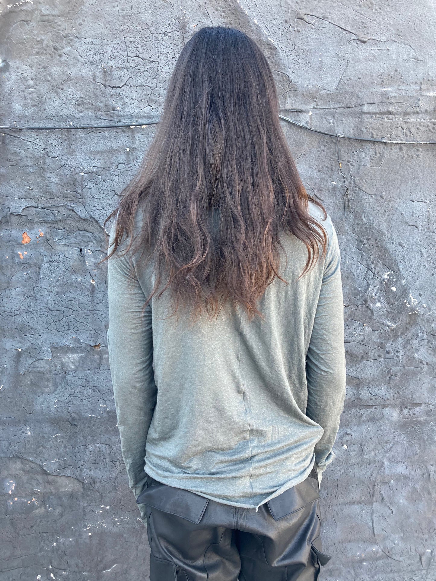 ZBT FW || ASSYMETRIC V-NECK OPEN LS TOP || GREY