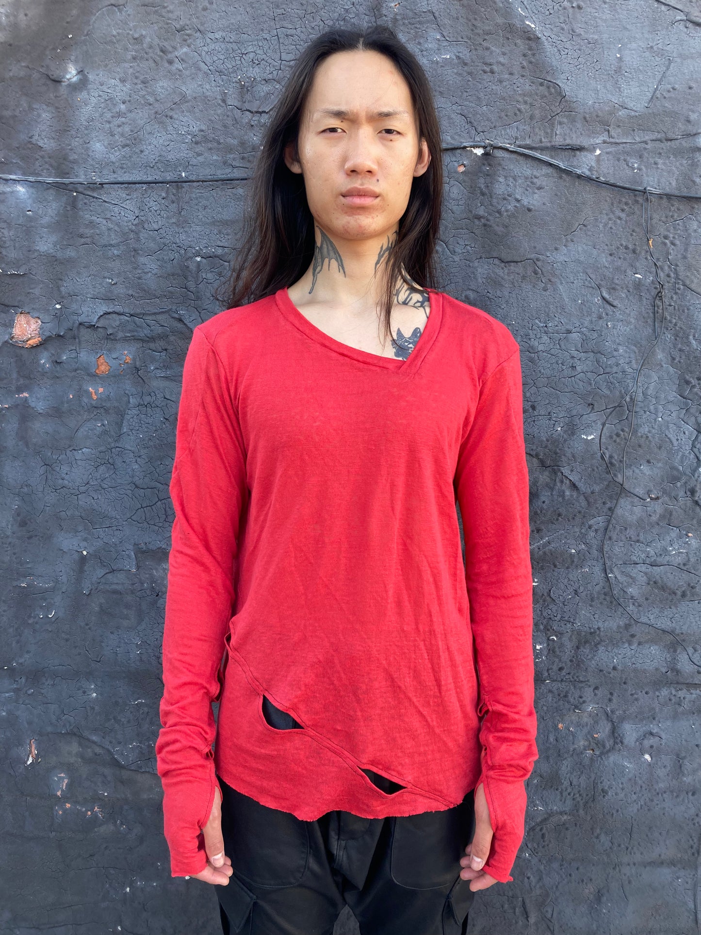 ZBT FW || ASSYMETRIC V-NECK OPEN LS TOP || RED