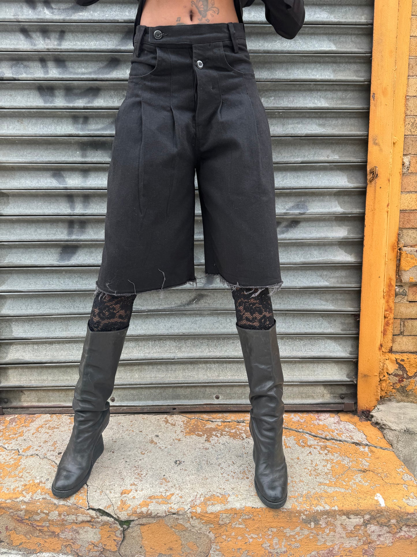 SS24 || 12-PLEAT CROPPED JEANS || BLACK