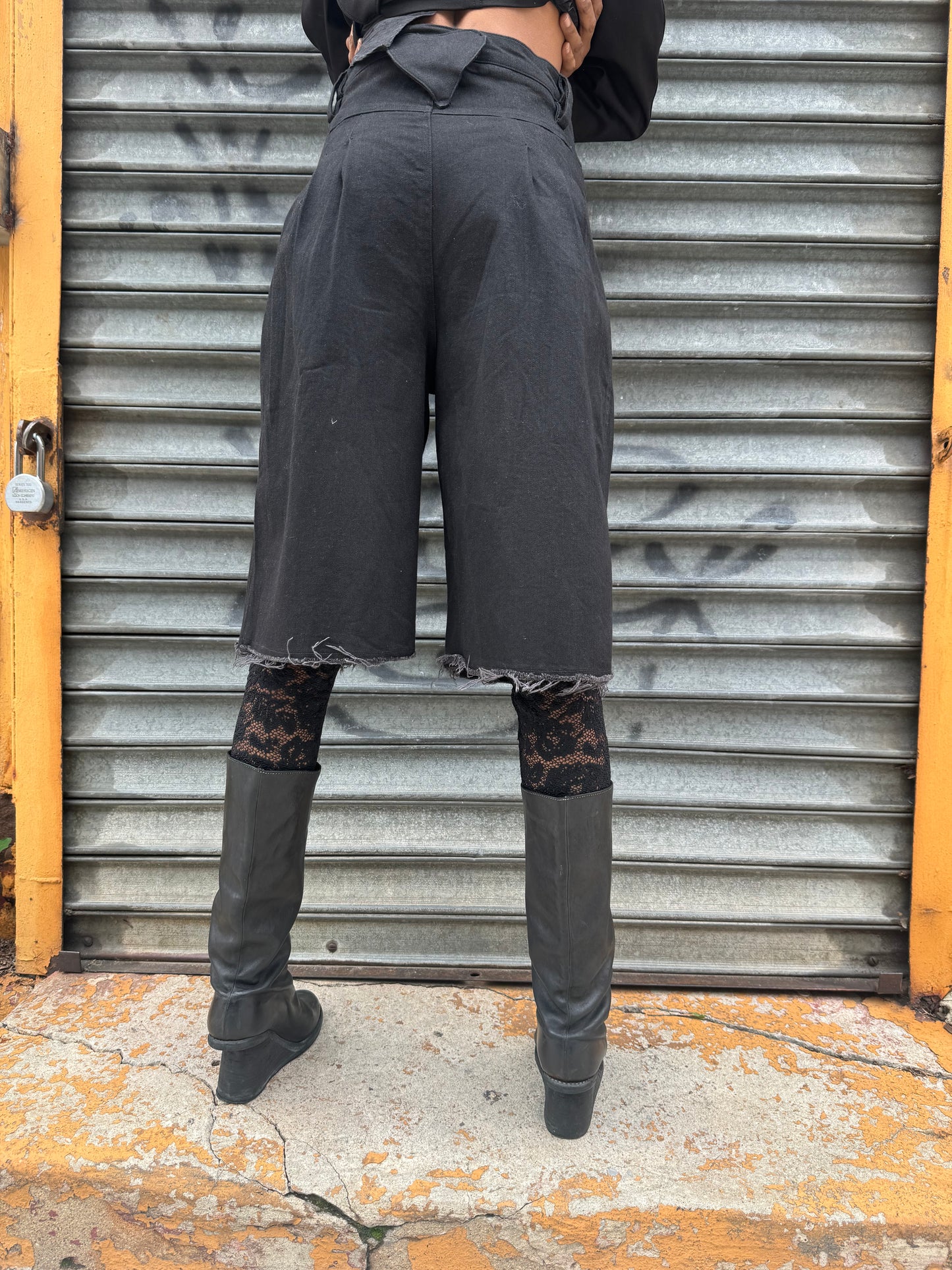 SS24 || 12-PLEAT CROPPED JEANS || BLACK