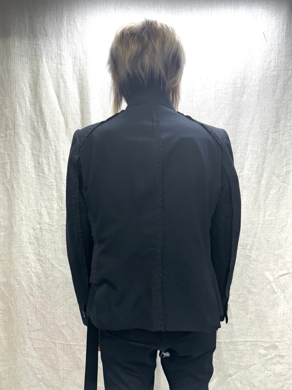 FW24 || SILK SEAMED PEAKED LAPEL BLAZER || BLACK