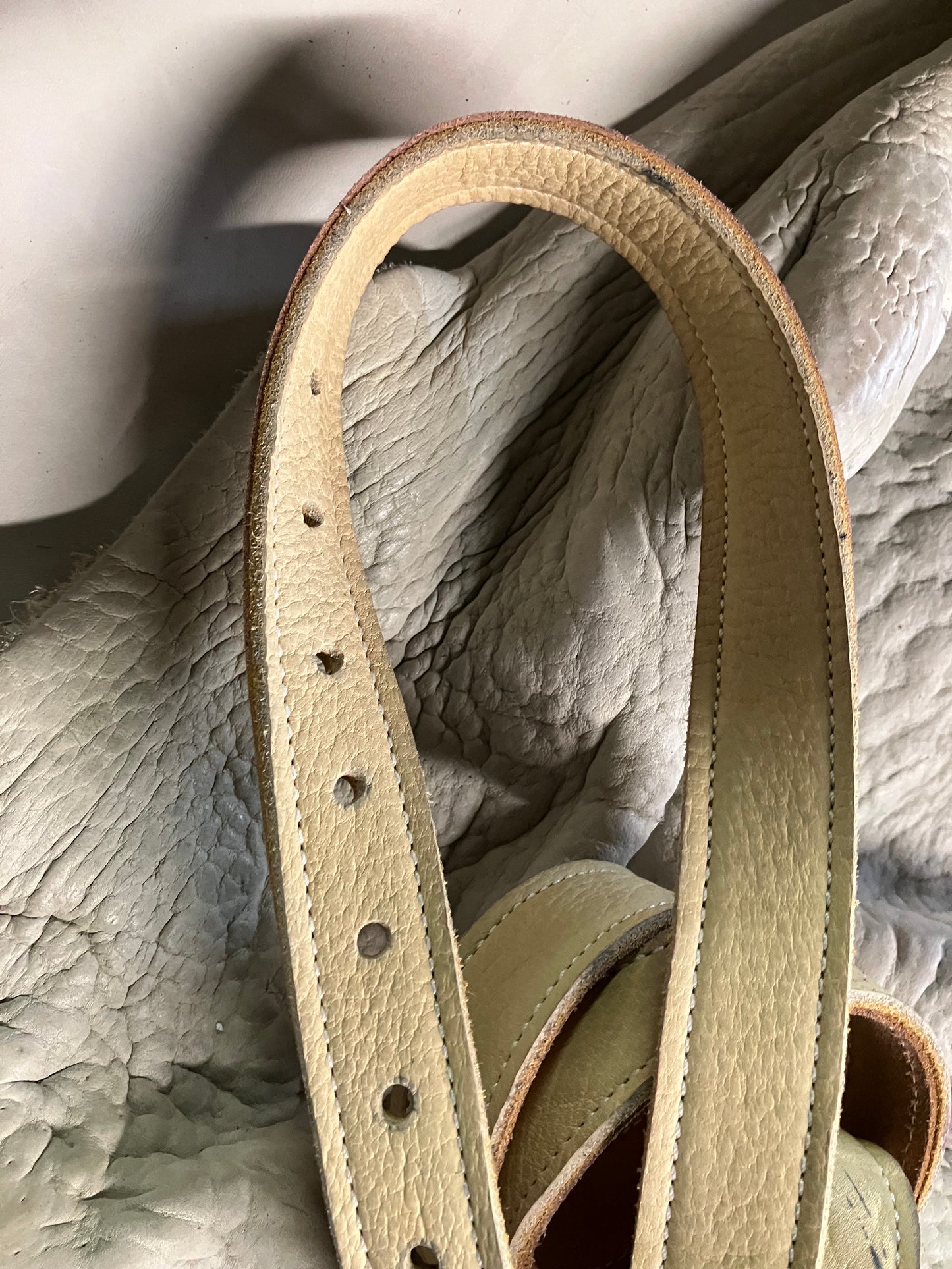 FW25 || KGN 13 1" BELT || ECRU - BISON