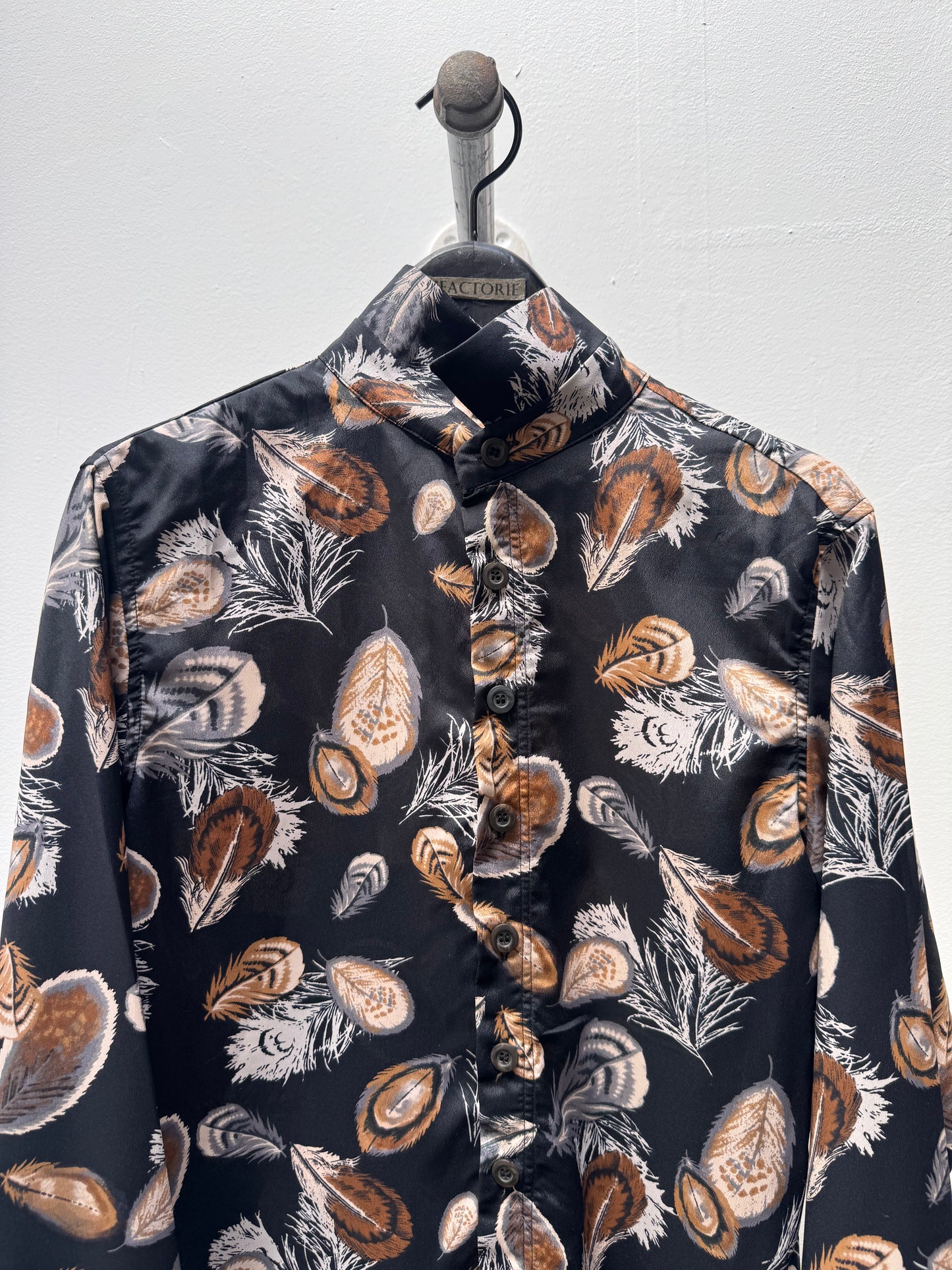 FW25 || CLASSIC FIT SILK SHIRT || 100% SILK FEATHER PRINT