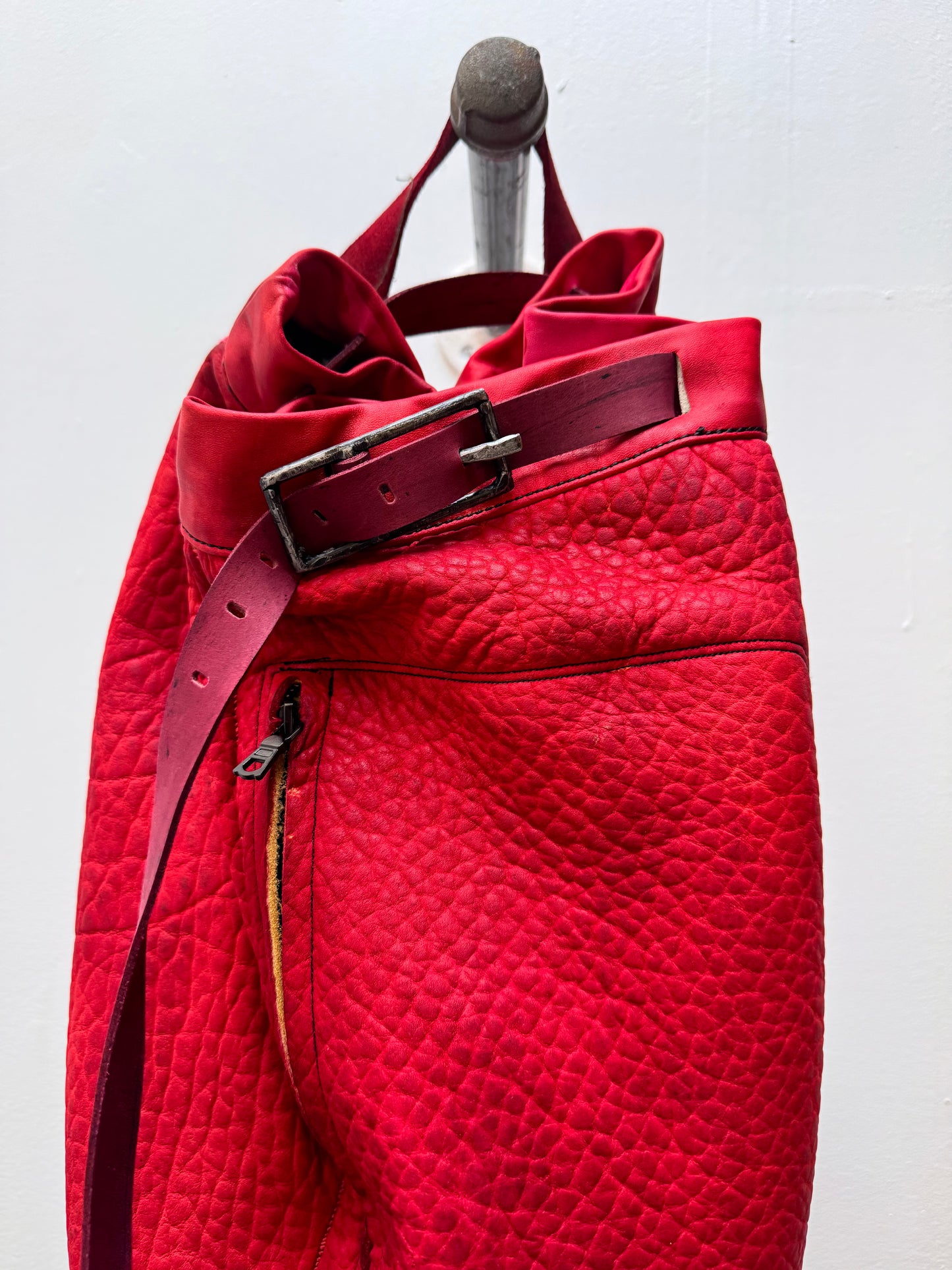 FW25 || ONE SHOULDER SLING BAG || RED BISON