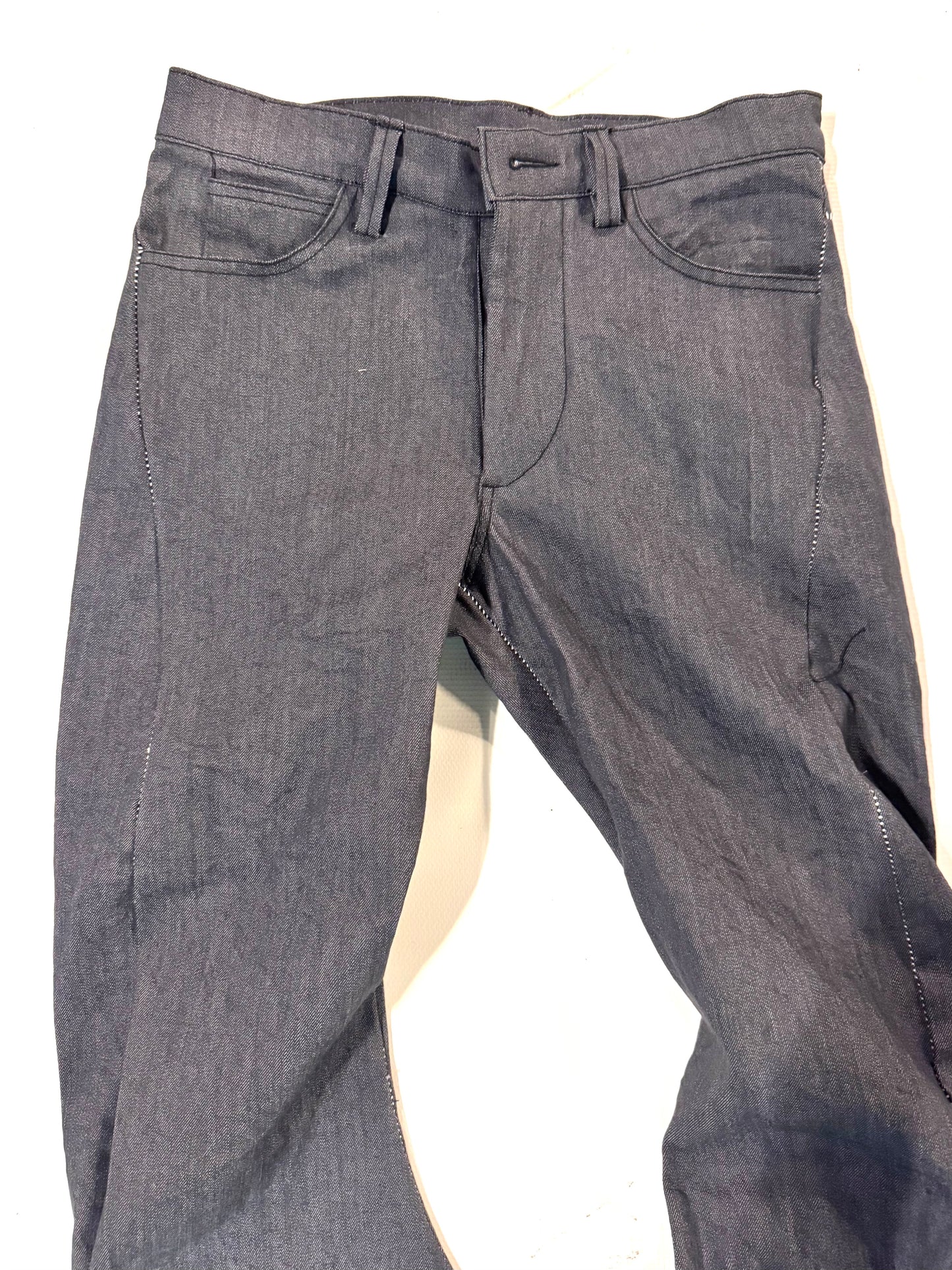FW25 || BOOT CUT OVERLOCKED DNA JEANS ||GREY