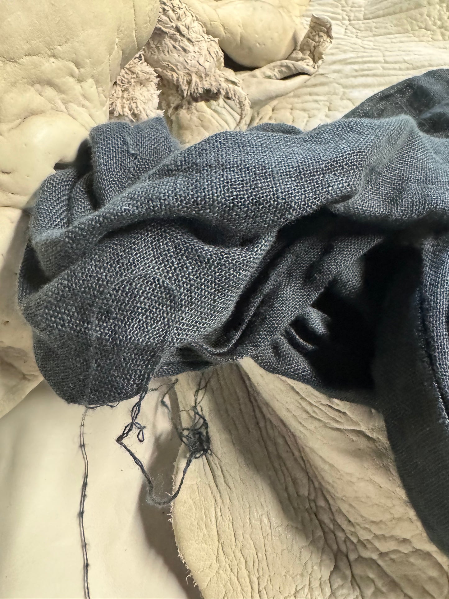 FW25 || CLASSIC LONG SLIM SCARF || LINEN - BLACK